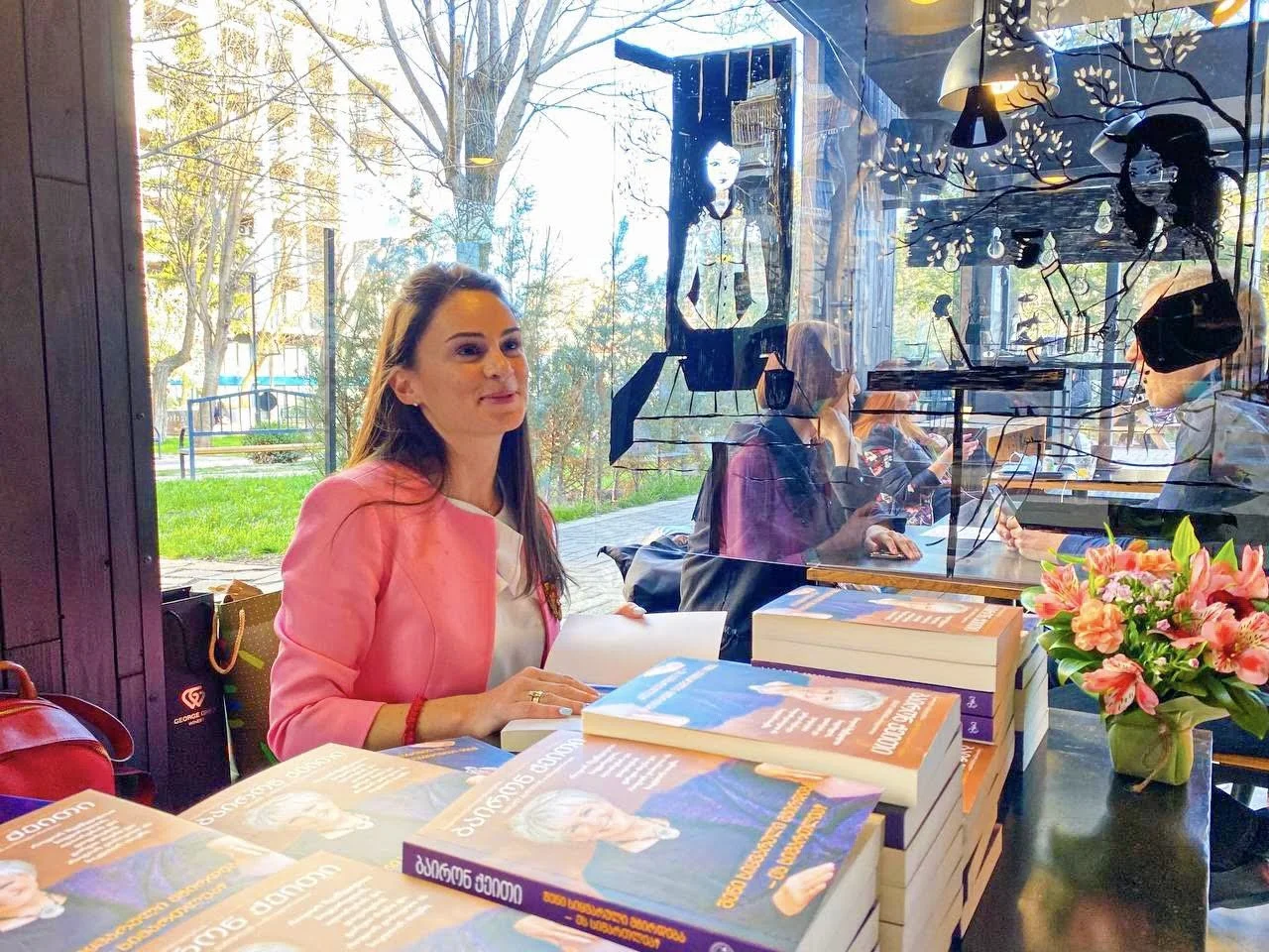 Signed Books, Coffee, and Heartfelt Encounters at Coffee Lab 🌸