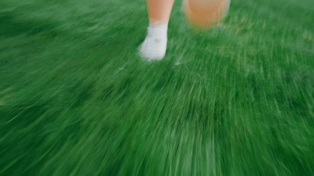 grass_run_slow_shutter_20250626_Amanda_Run_037.MP4 Render 1.mov.gif