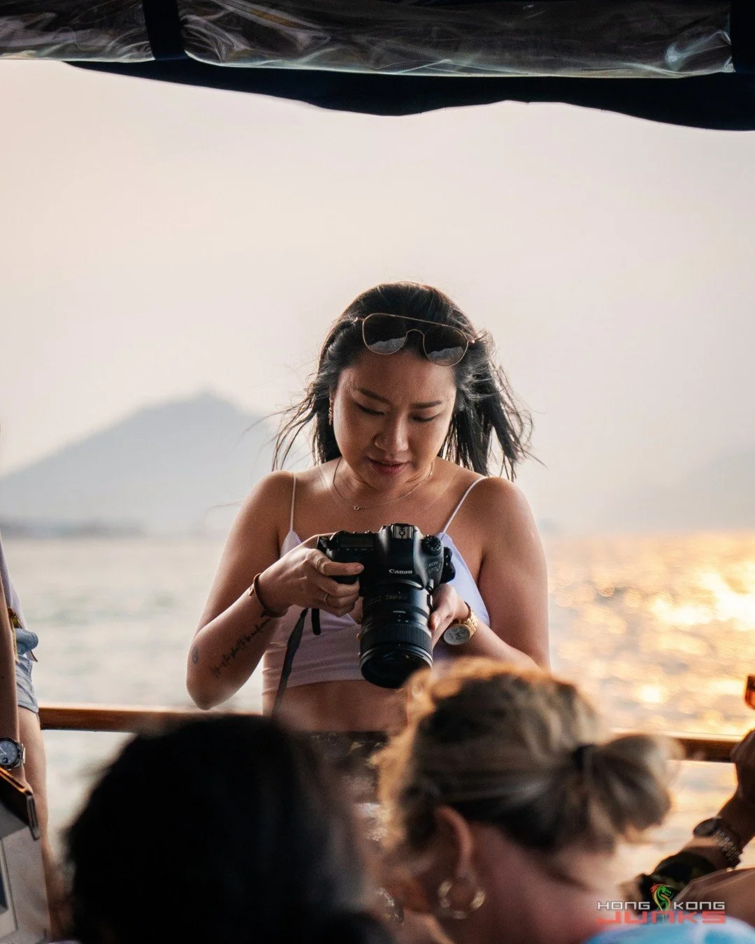 Everyone&rsquo;s a golden hour photographer&hellip; but only a junk gives you this backdrop. #HongKongJunks #HongKongLife