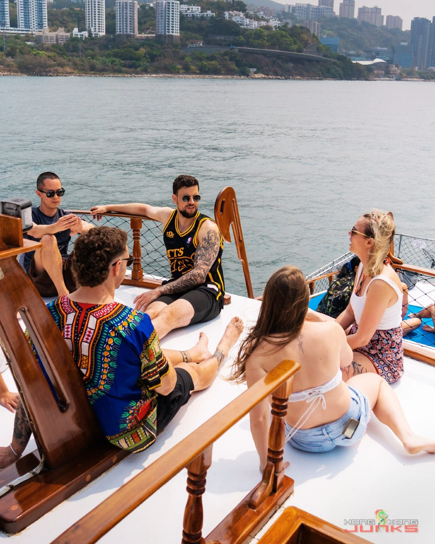 Throwback to a Sunday that refused to stay in the weekend box. The city skyline, the sea breeze, and the kind of company that makes you forget what day comes next.
📸 @rogue.motion @charlotte.pasquier