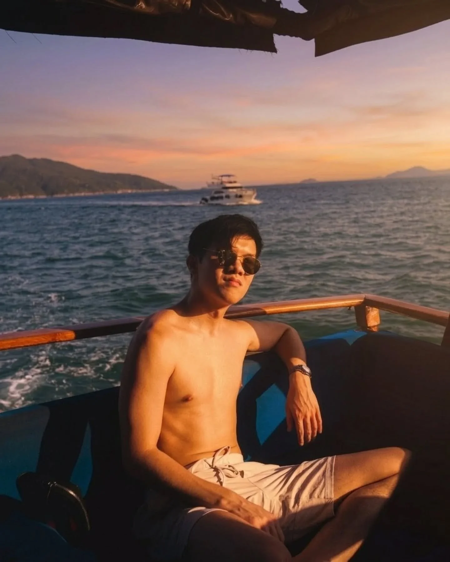 That specific stretch of sun right before sunset is unmatched ⚓️ The energy shifts and the music always sounds better when the heat finally drops. We are gearing up for a massive season of long days blending right into perfect evenings. 

Gather the 