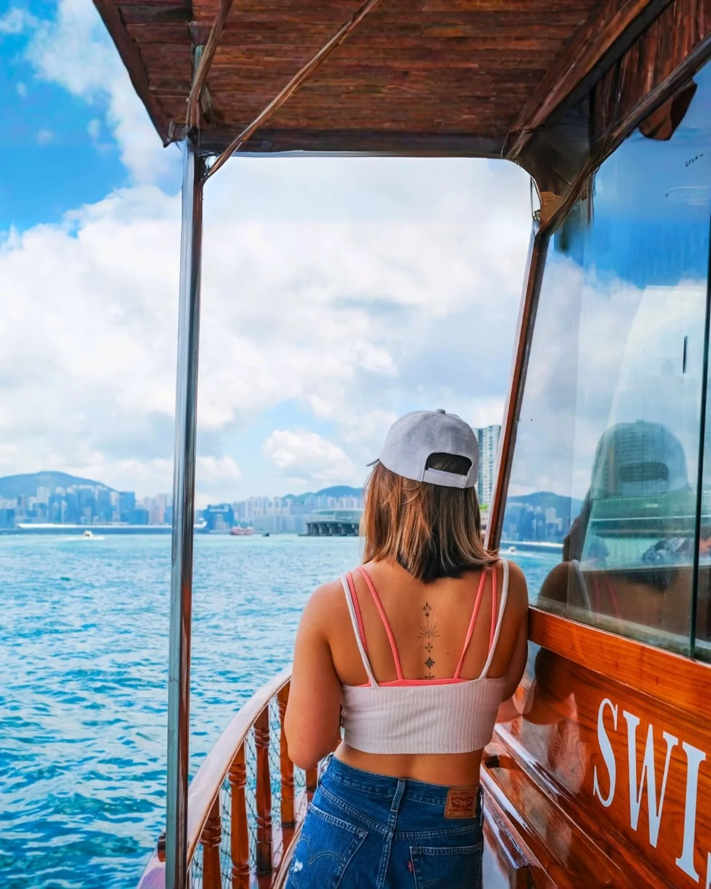 Romanticizing the skyline fading out because we are officially in our open water era. The harbor breeze and an unserious day with the group is exactly the kind of plot we are claiming right now. 🌊

Get the schedule sorted and lock in the next sessio