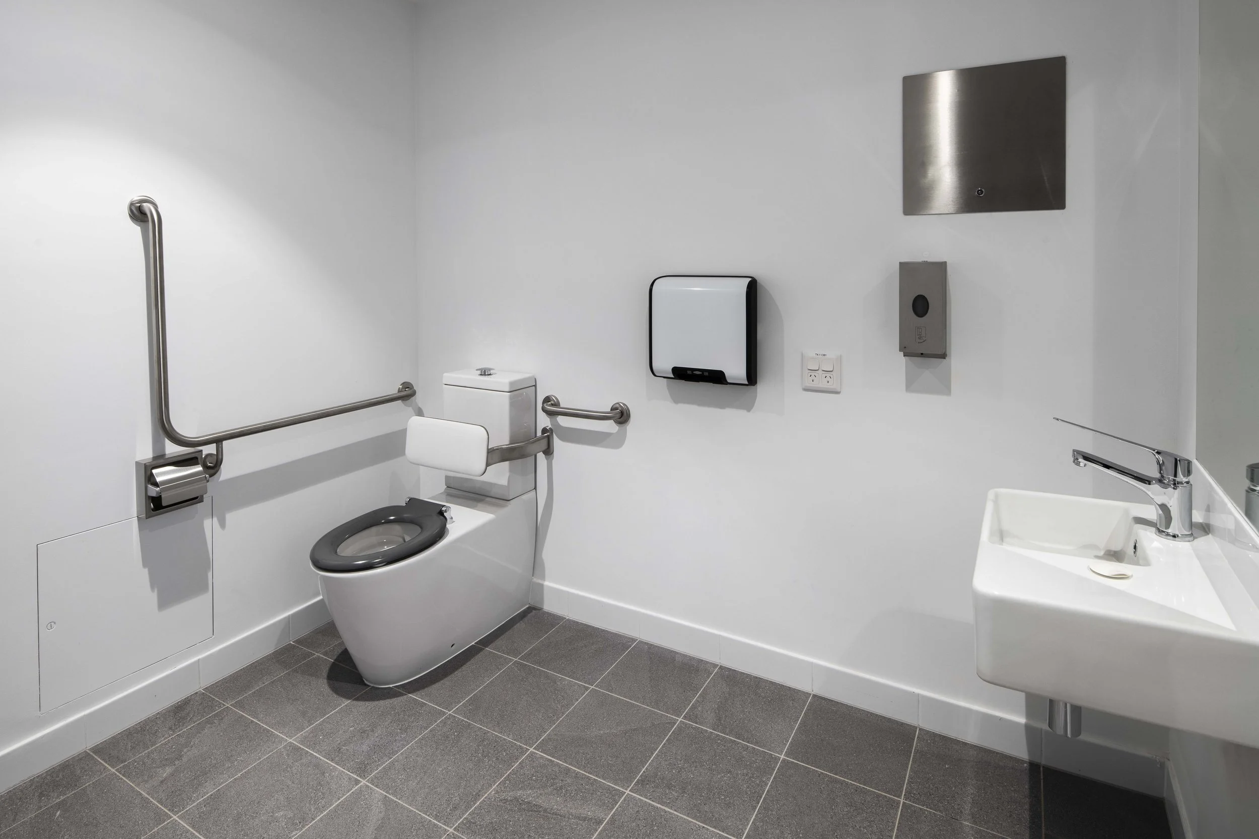 Bathroom_4_Web.jpg