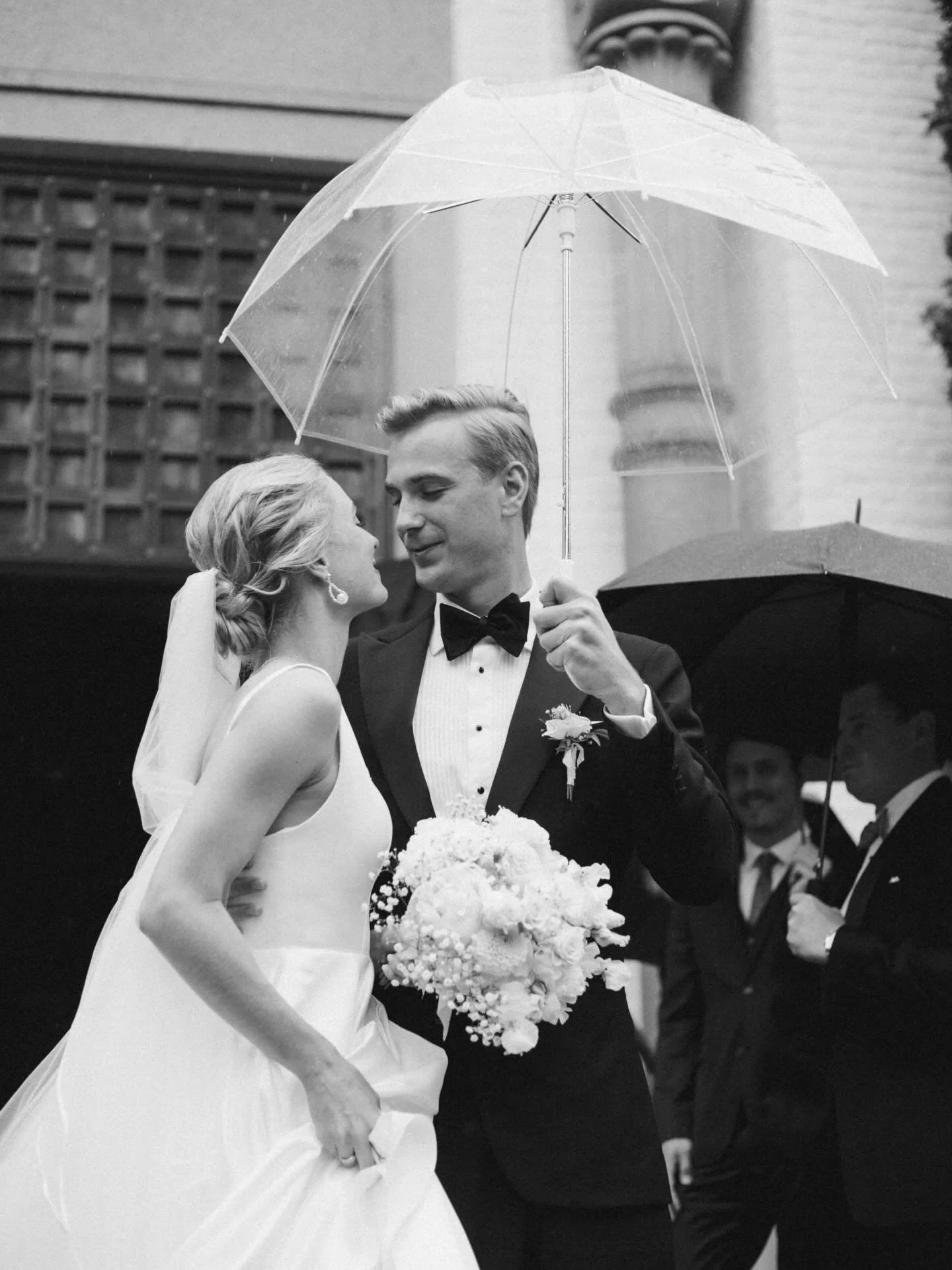 utenfor kirken . juli 2025