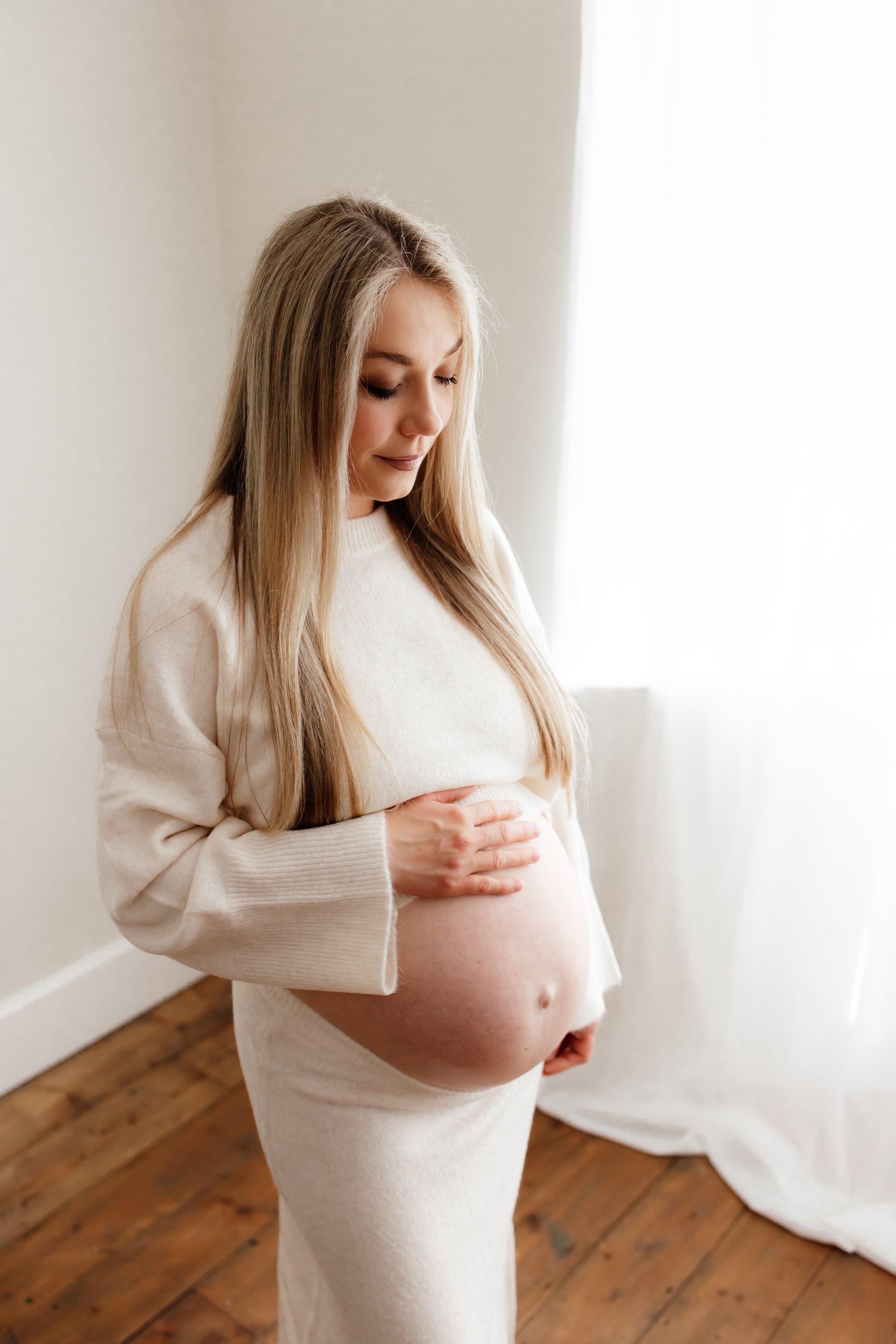 maternity-photoshoot-client-wardrobe-salisbury.jpg