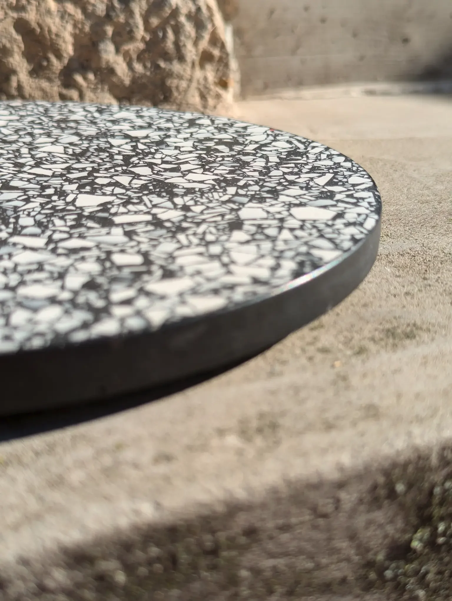 studio-wahoo-terrazzo-tablett-sw-olivblad-04.webp