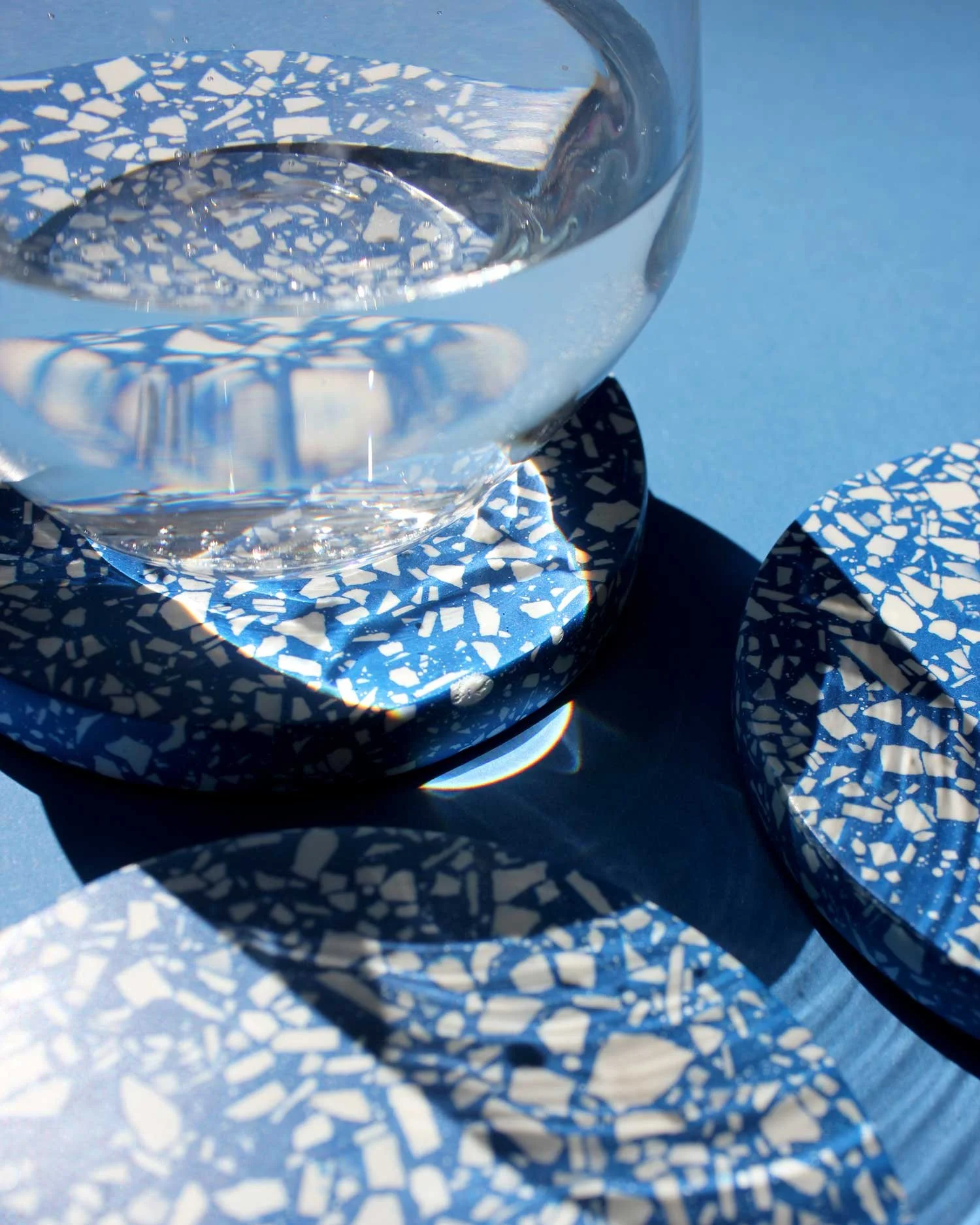 Studio-Wahoo-Terrazzo-Untersetzer-blue-02.jpg
