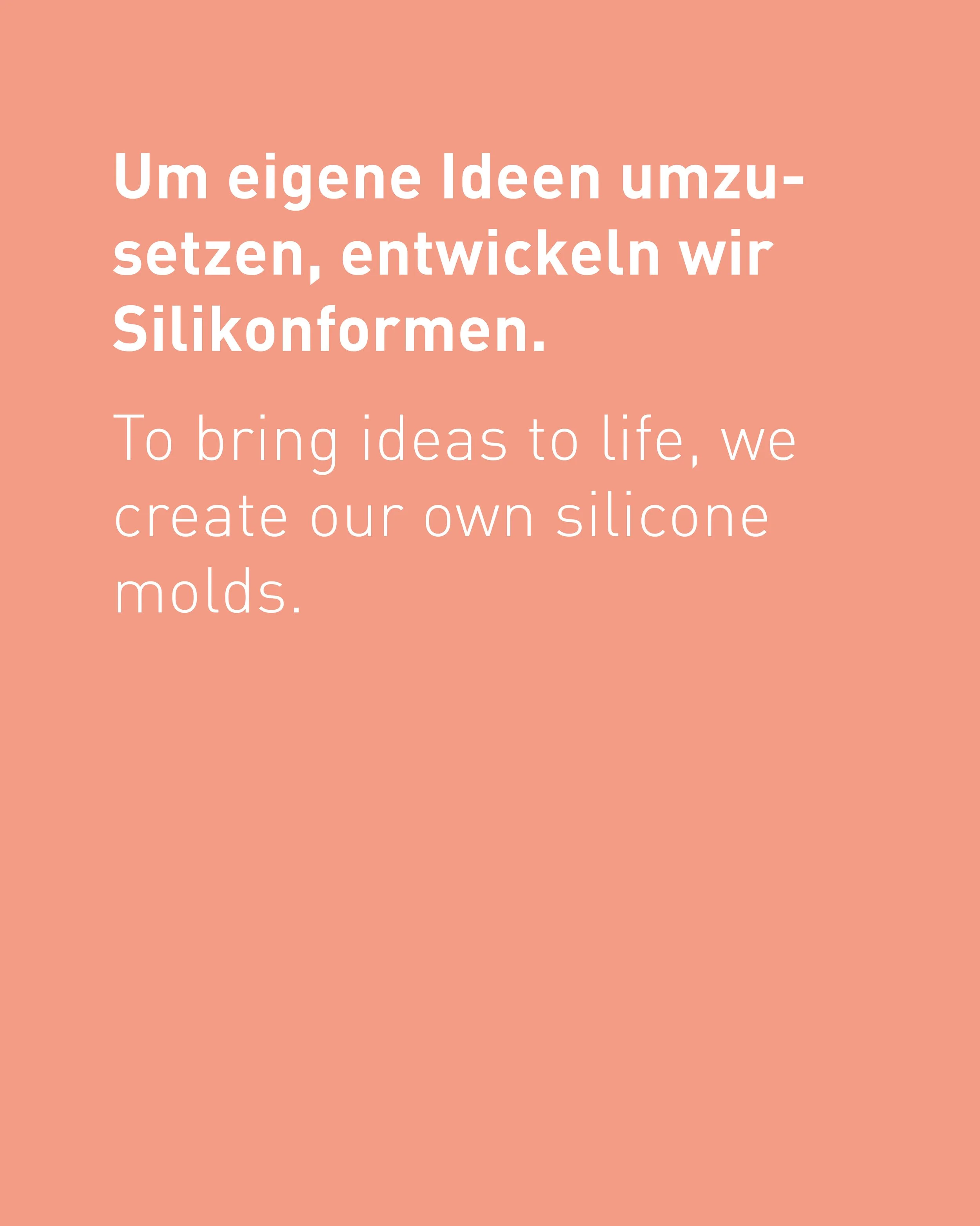 Ein orangener Hintergrund mit weißem Text in Deutsch und Englisch, der beschreibt, dass Silikonformen verwendet werden, um Ideen zum Leben zu erwecken.