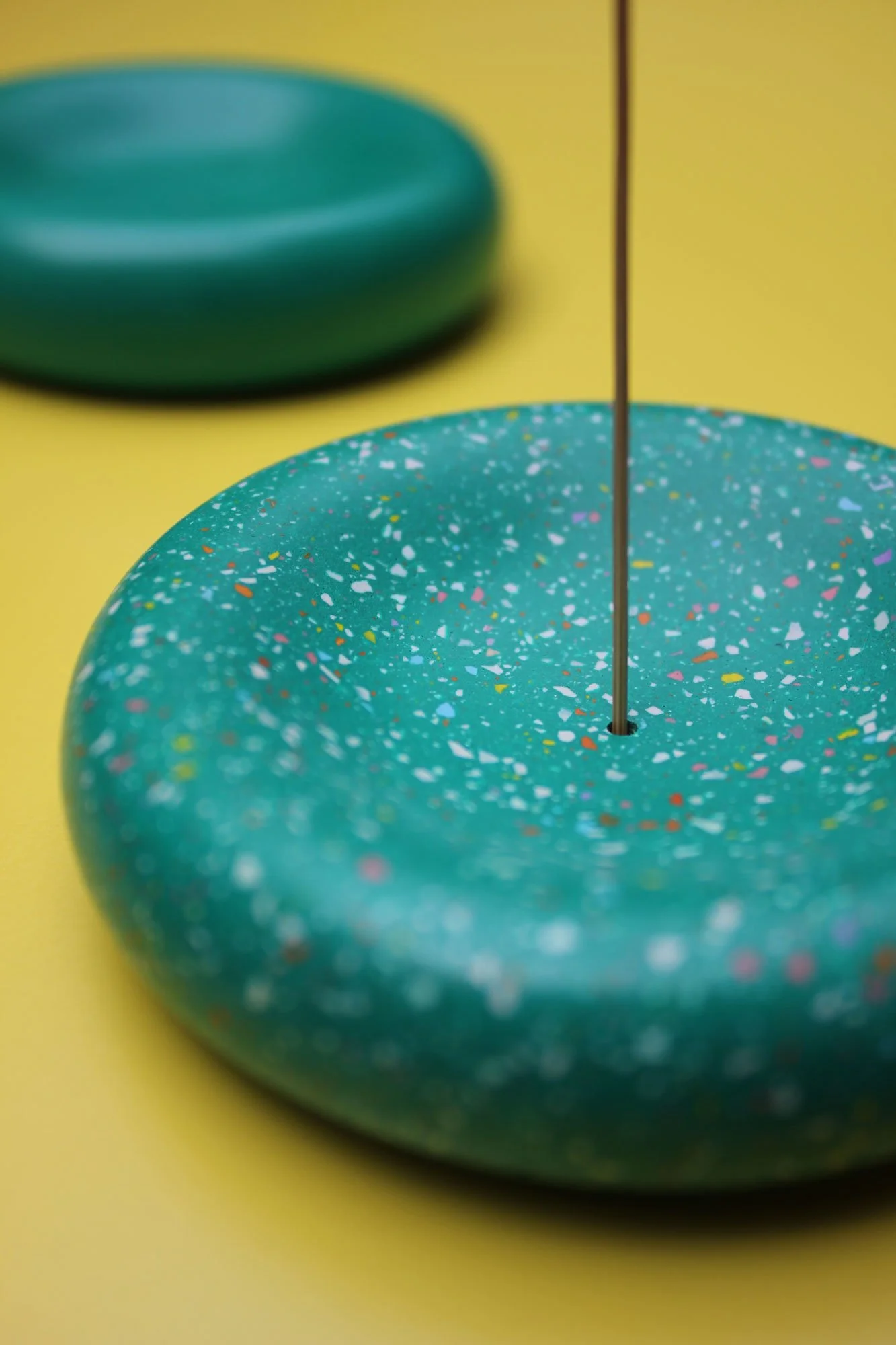 Everyday Ritual Object „Tiny Terrazzo Petrol “ Ø 8,5 cm – handgefertigte Schale
