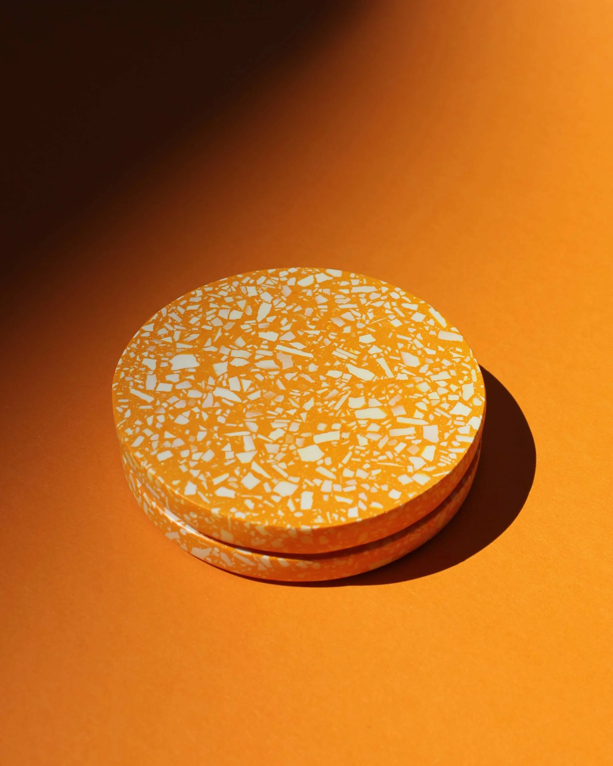 Studio-Wahoo-Terrazzo-Untersetzer-orange-05.jpg