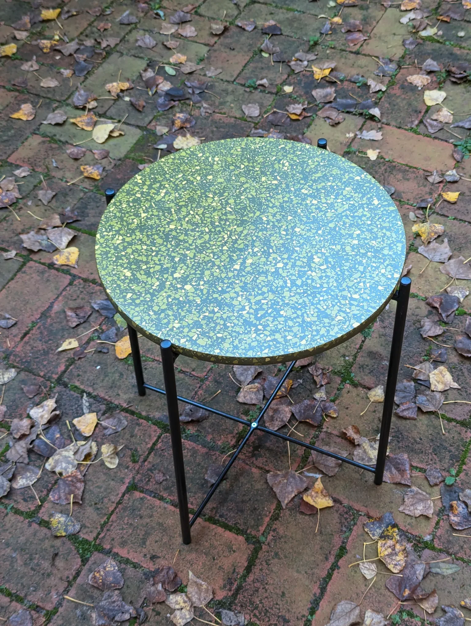 studio-wahoo-terrazzo-tischplatte-fuer-ikea-gladom-olive-02.webp