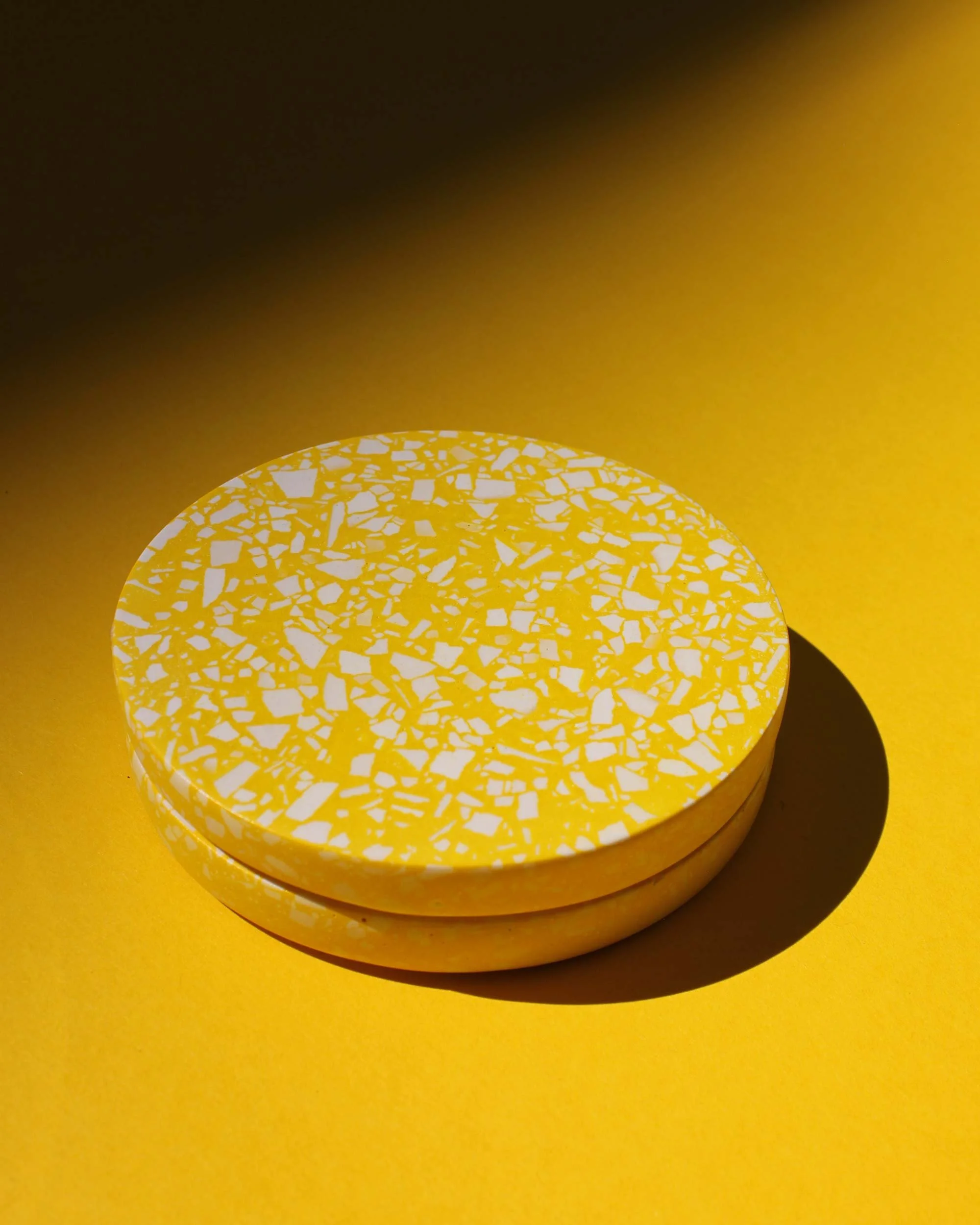 Studio-Wahoo-Terrazzo-Untersetzer-yellow-01.jpg