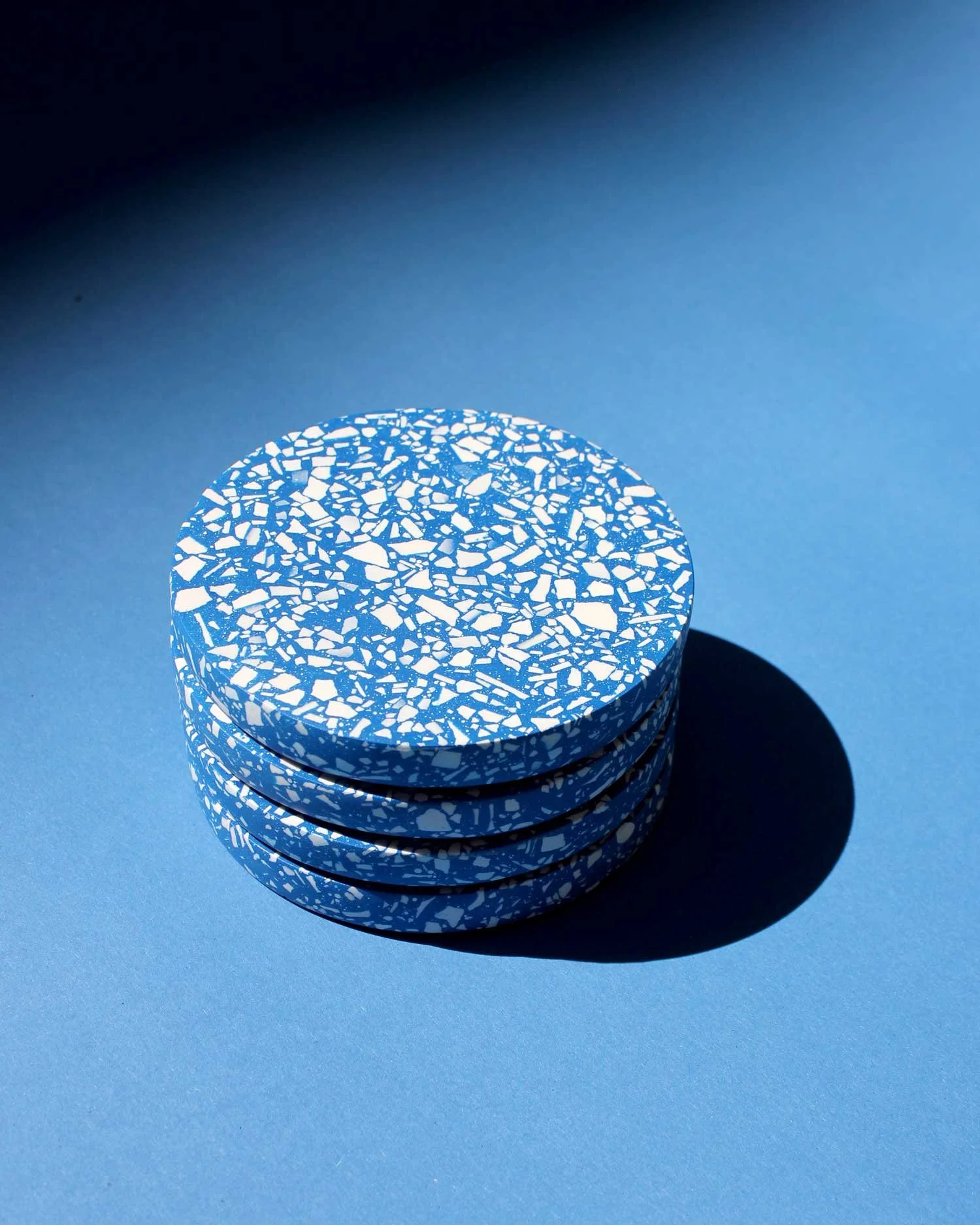 Studio-Wahoo-Terrazzo-Untersetzer-blue-04.jpg