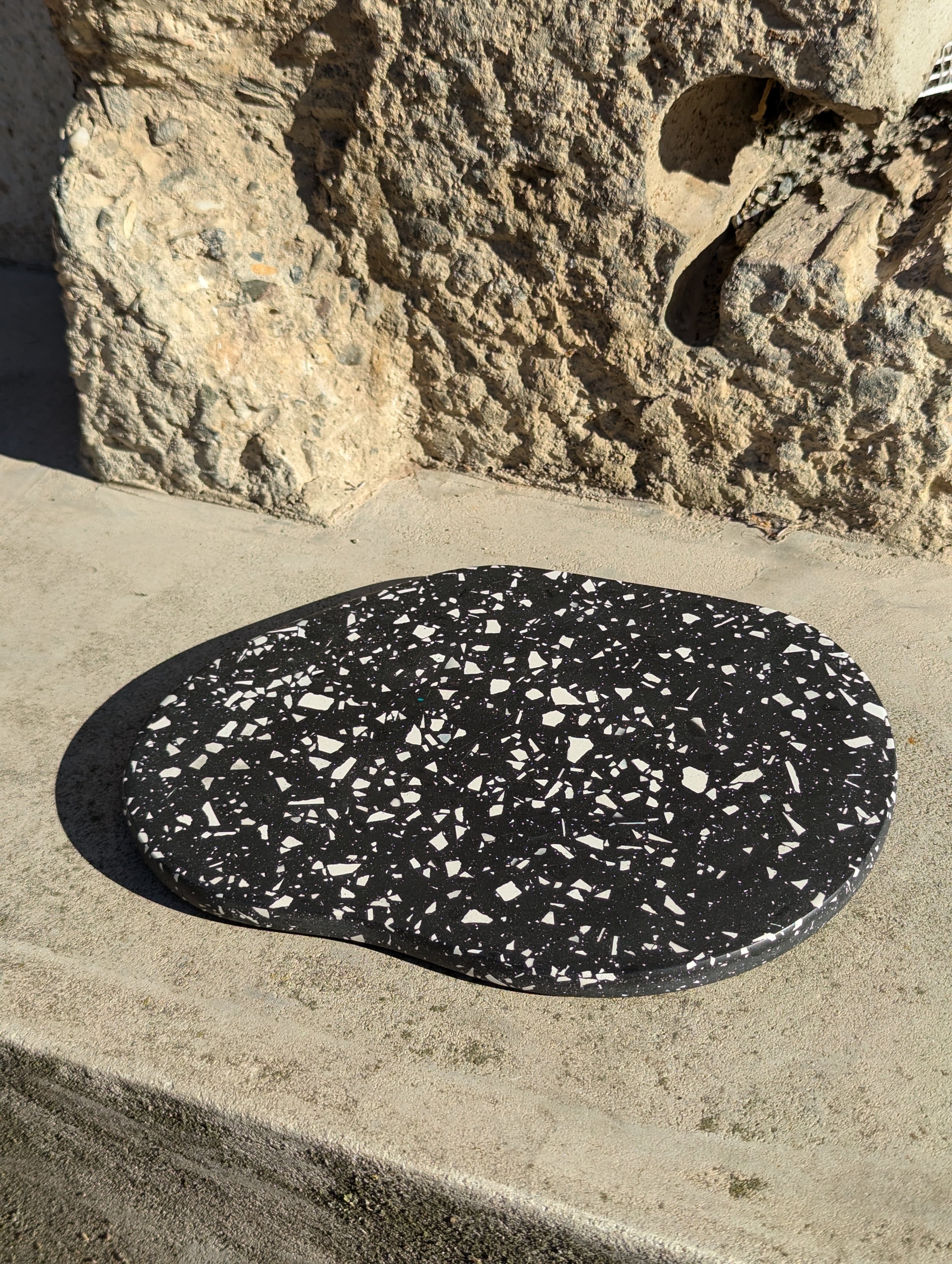 Studio Wahoo-Terrazzo-Untersetzer-DROP-Tablett-klassisch-schwarz-weiss-10.jpg