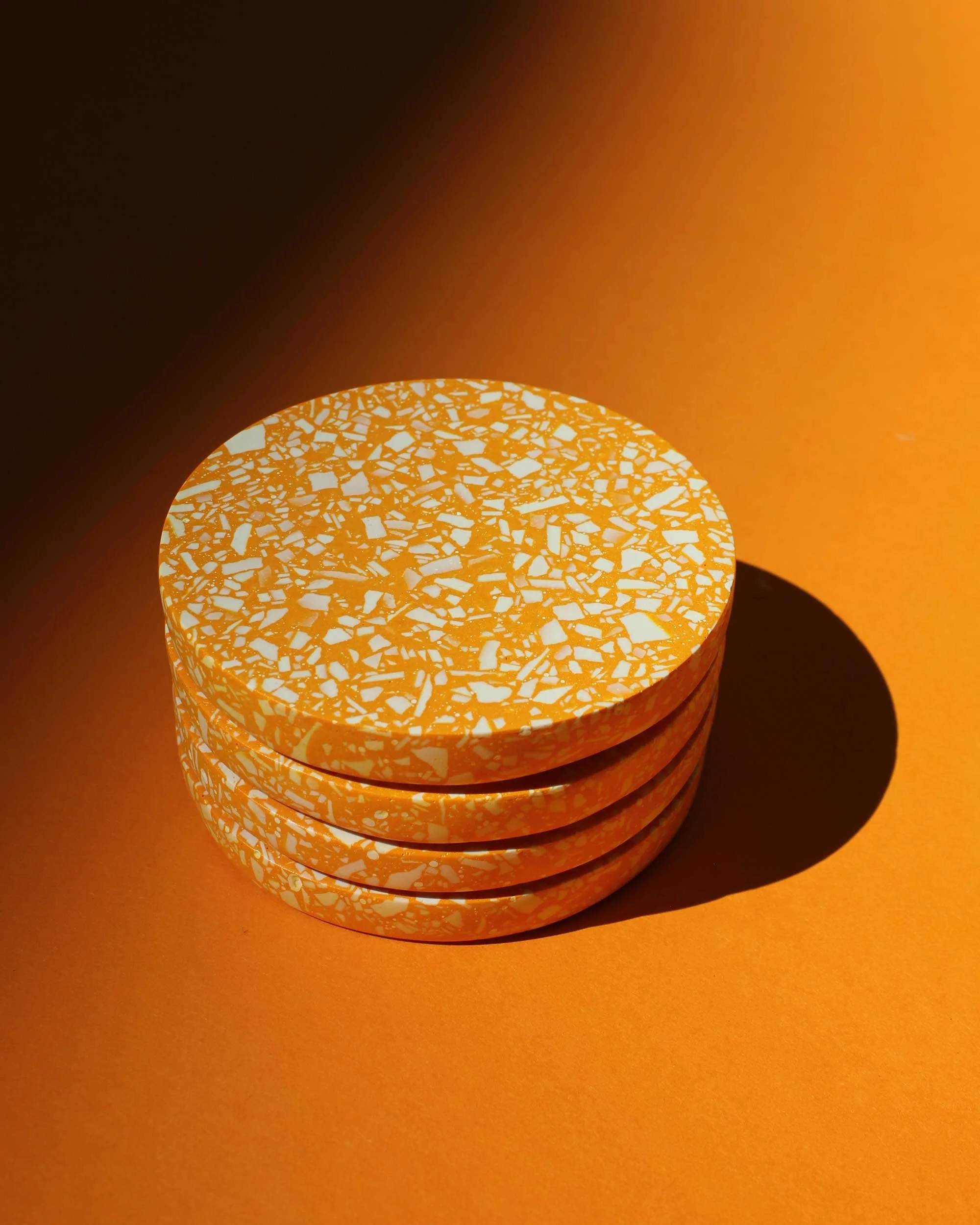 Studio-Wahoo-Terrazzo-Untersetzer-orange-04.jpg