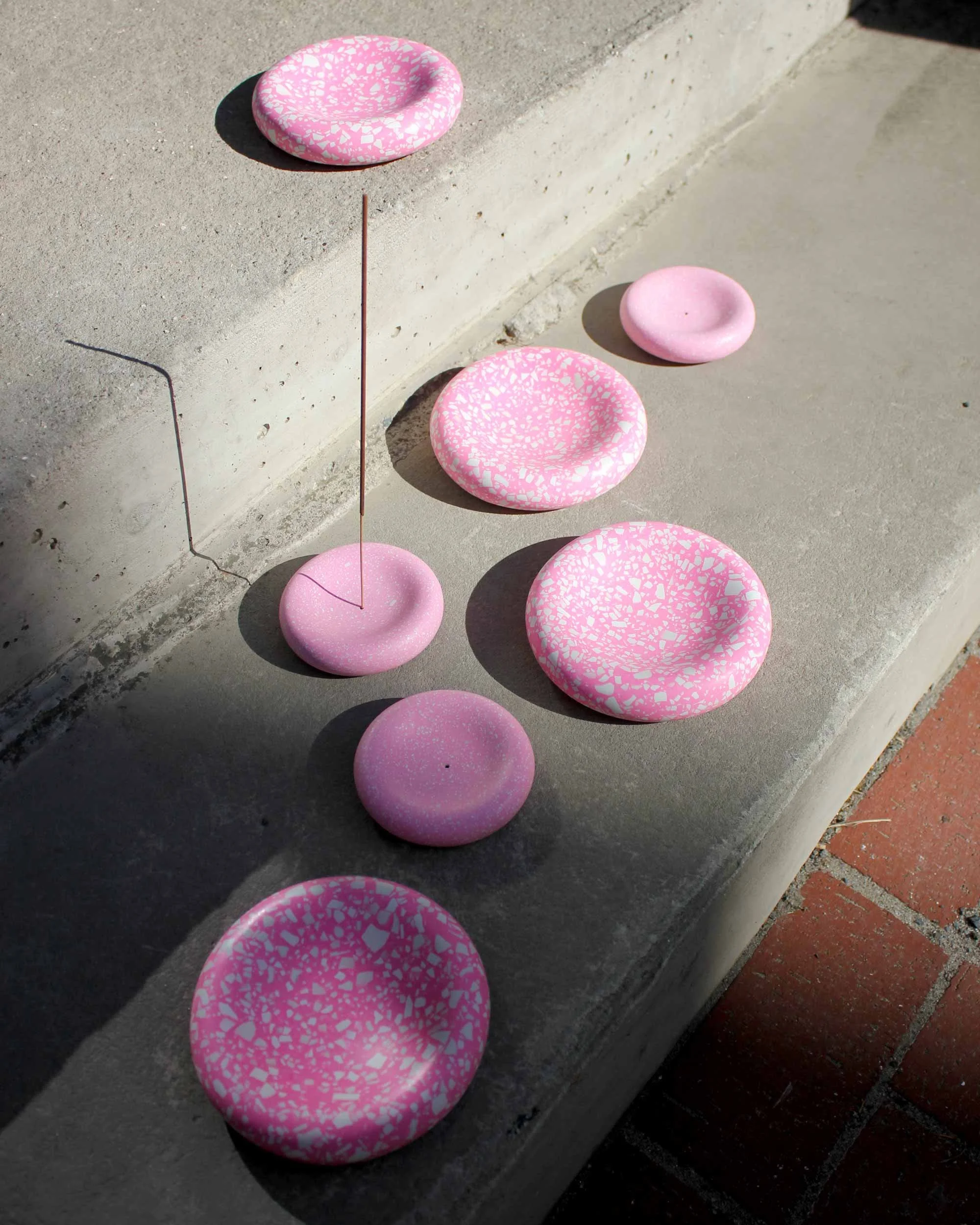 studio-wahoo-everyday-ritual-object-neon-pink--terrazzo-02.jpg