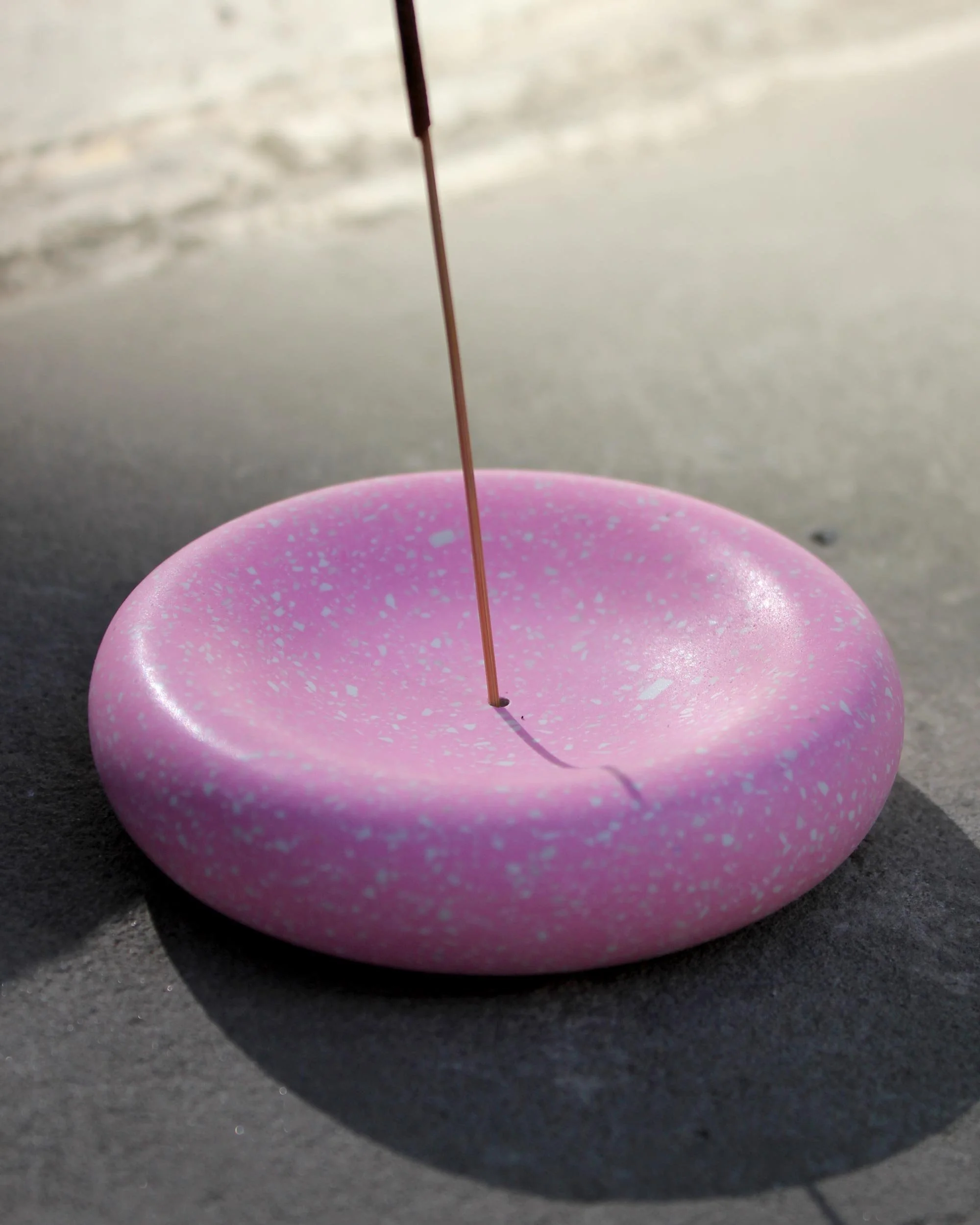 Everyday Ritual Object „Tiny Terrazzo Neon Pink“ Ø 8,5 cm – handgefertigte Schale
