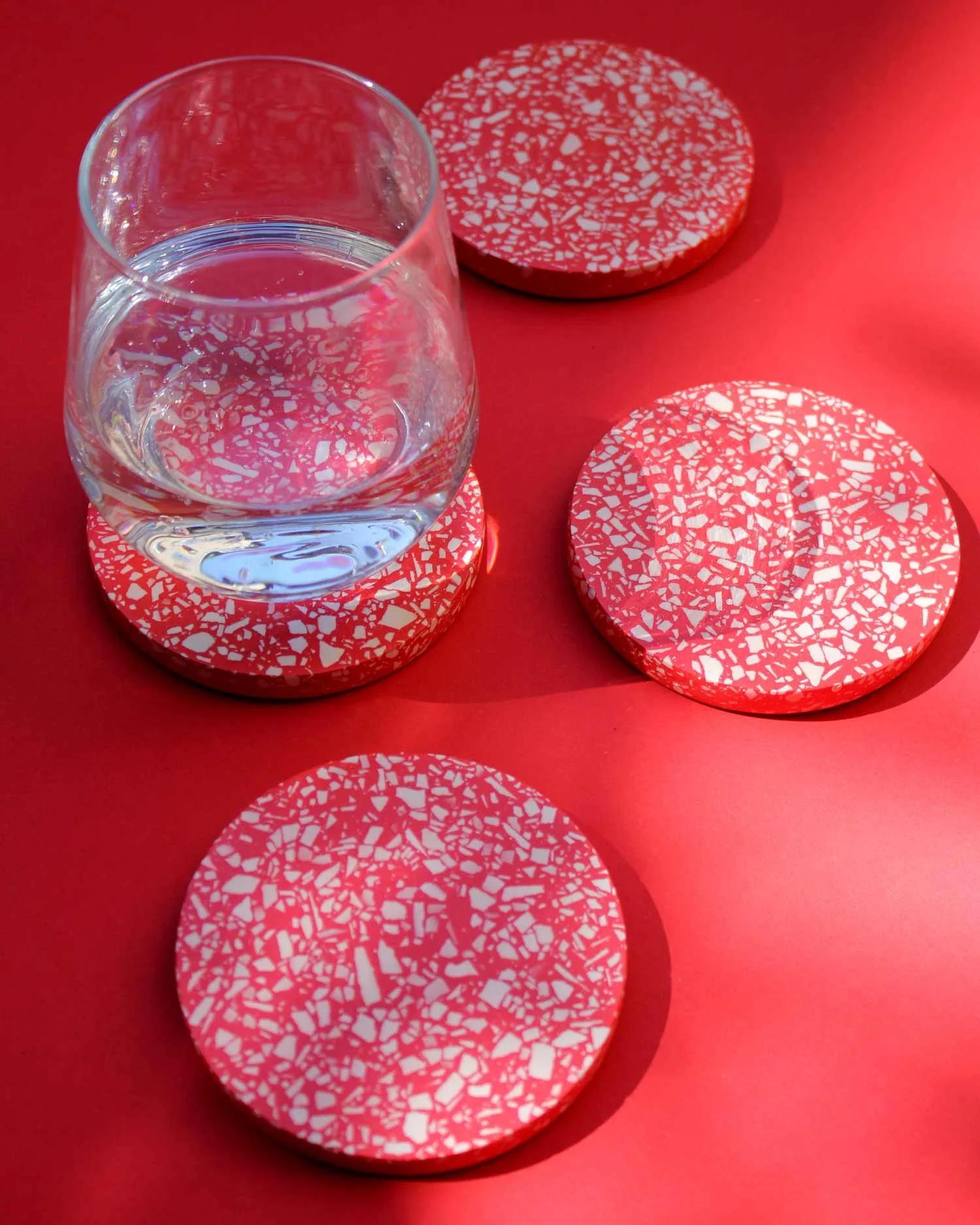 Studio-Wahoo-Terrazzo-Untersetzer-red-04.jpg