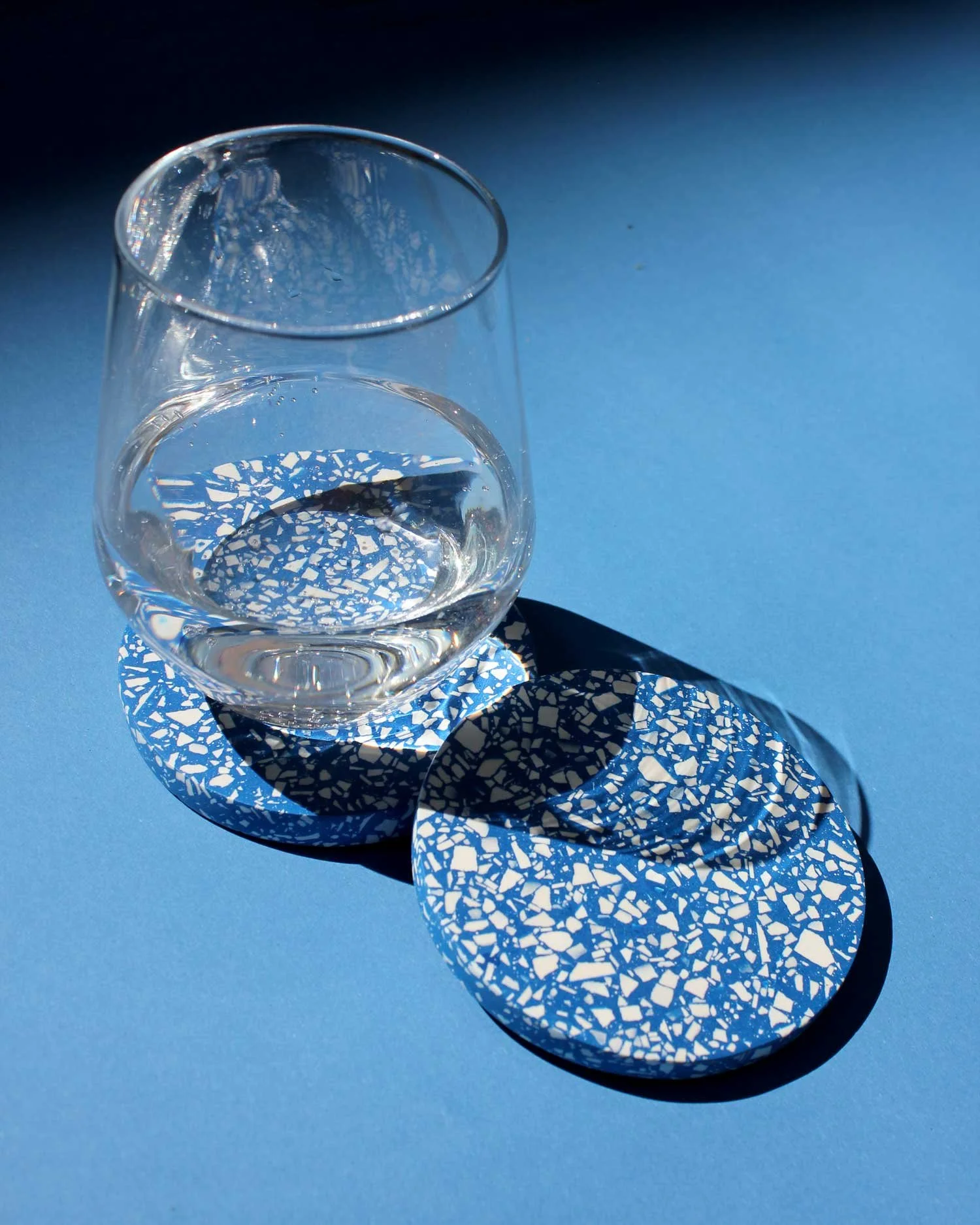 Studio-Wahoo-Terrazzo-Untersetzer-blue-03.jpg