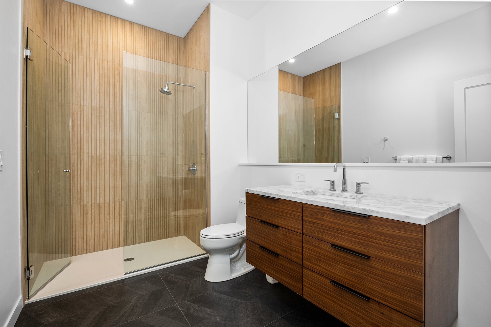 Master+suite+luxury+bathroom.jpg