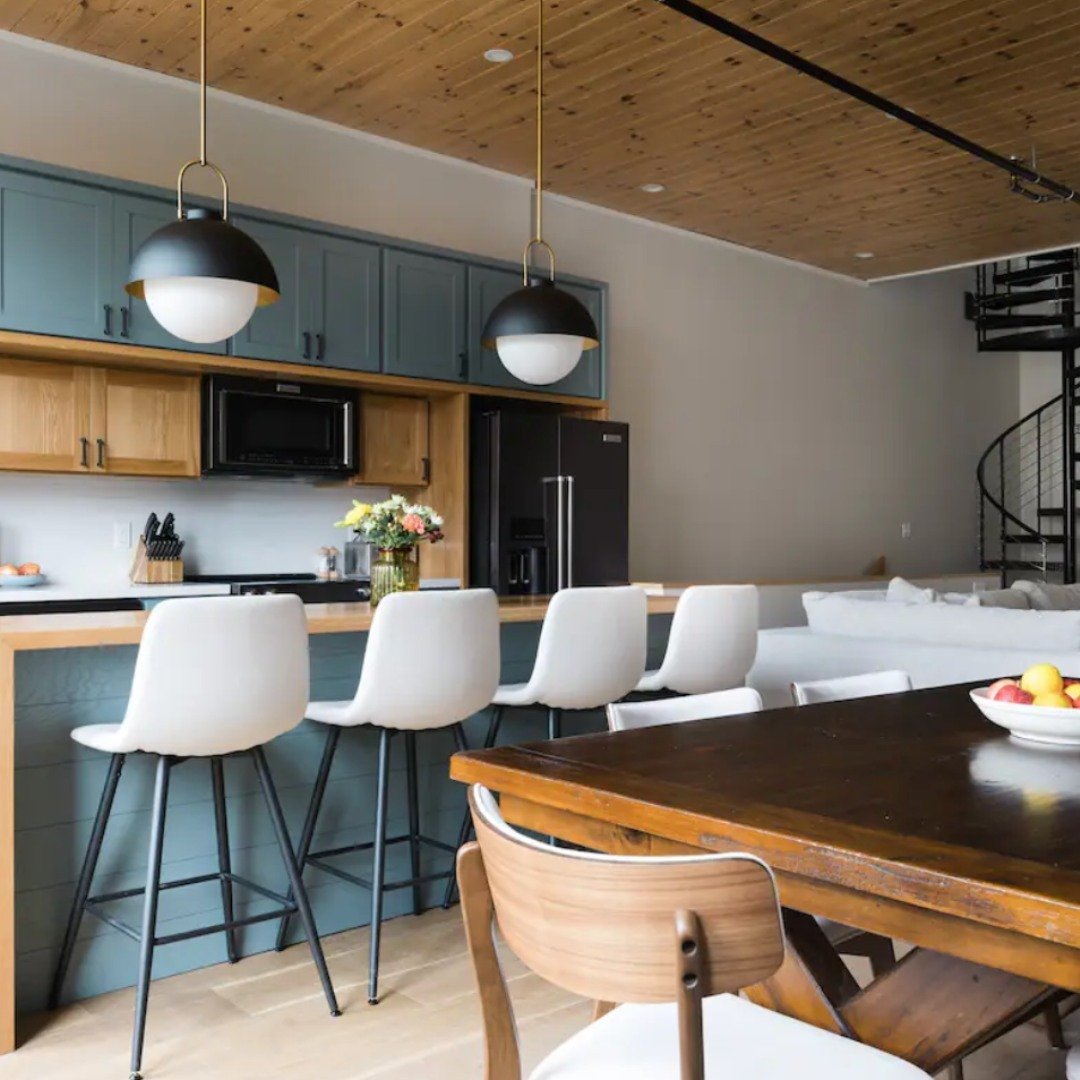 Enjoy urban luxury in the heart of Traverse City at this modern loft! 🌇⁠
⁠
Across from the vibrant State Theater and just steps away from the best dining 🍝 and shopping establishments 🛍️, this newly renovated loft is the key to your TC getaway. Wi
