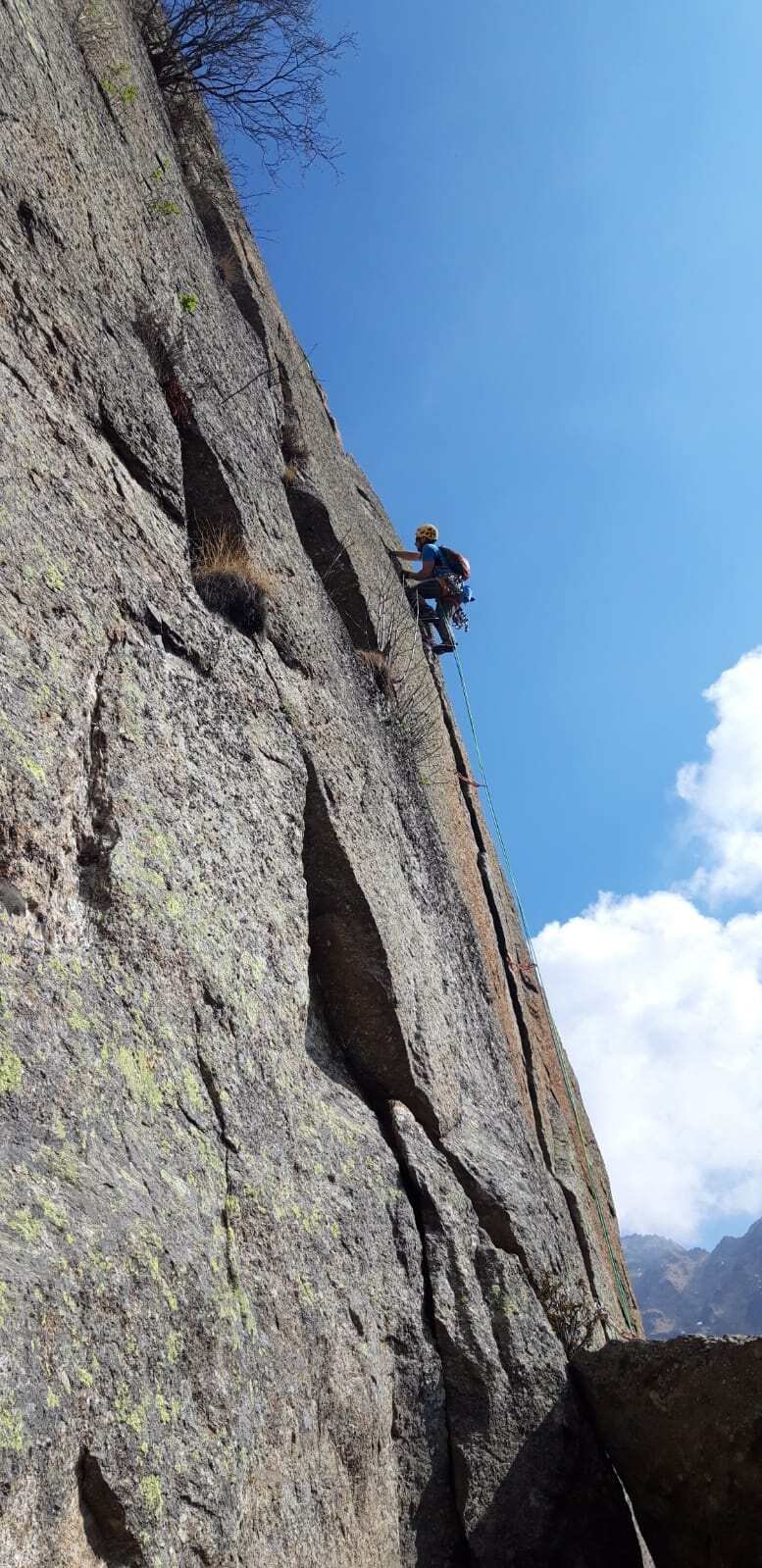 Arrampicata-in-fessura-1.jpeg