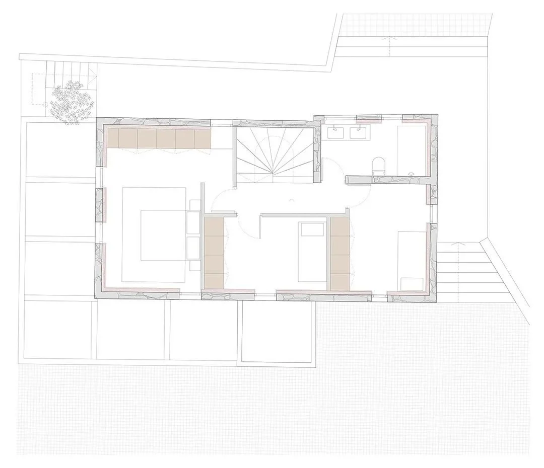 Plano de planta superior de vivienda unifamiliar rehabilitada en Nigrán (Galicia), con reorganización de dormitorios y mejora de iluminación natural dentro de un proyecto de arquitectura contemporánea respetuosa con la preexistencia.