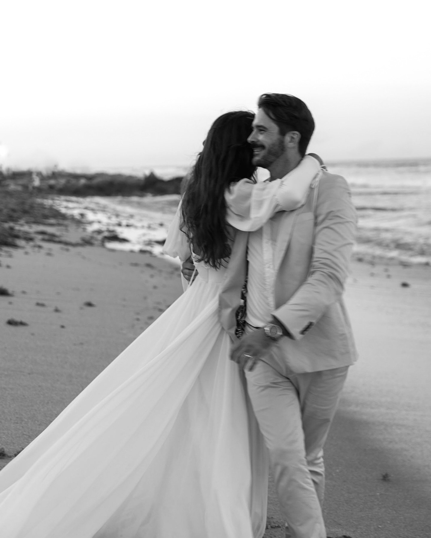 Where the wild things are, for the wildly in love.

An editorial that reminded us all to run barefoot on the beach, and love with the rhythm of the tides. 

Photo &amp; Video ft on @the_lane 

Creative Team: 
Photo: @gypsy.lemon 
Video: @blairelizabe