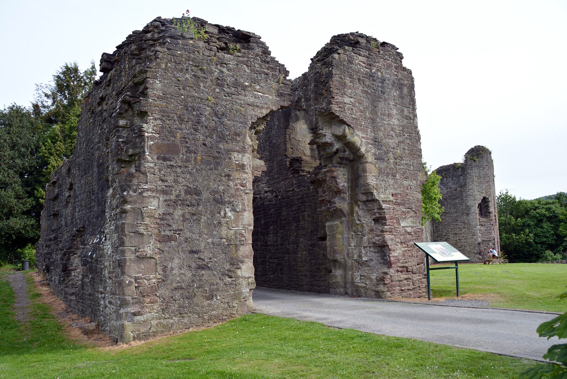 https://great-castles.com/abergavenny.html