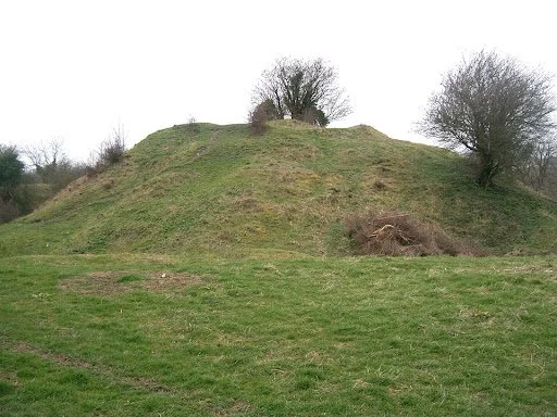 http://www.ecastles.co.uk/builth.html