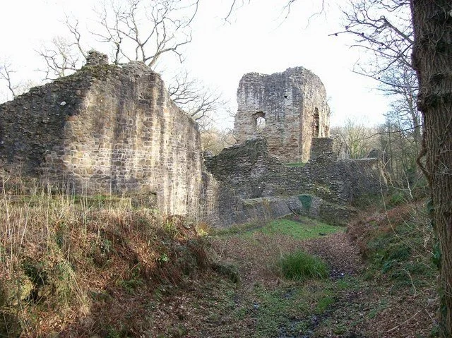 https://en.wikipedia.org/wiki/Ewloe_Castle#/media/File:Ewloe_Castle_-_geograph.org.uk_-_878422.jpg