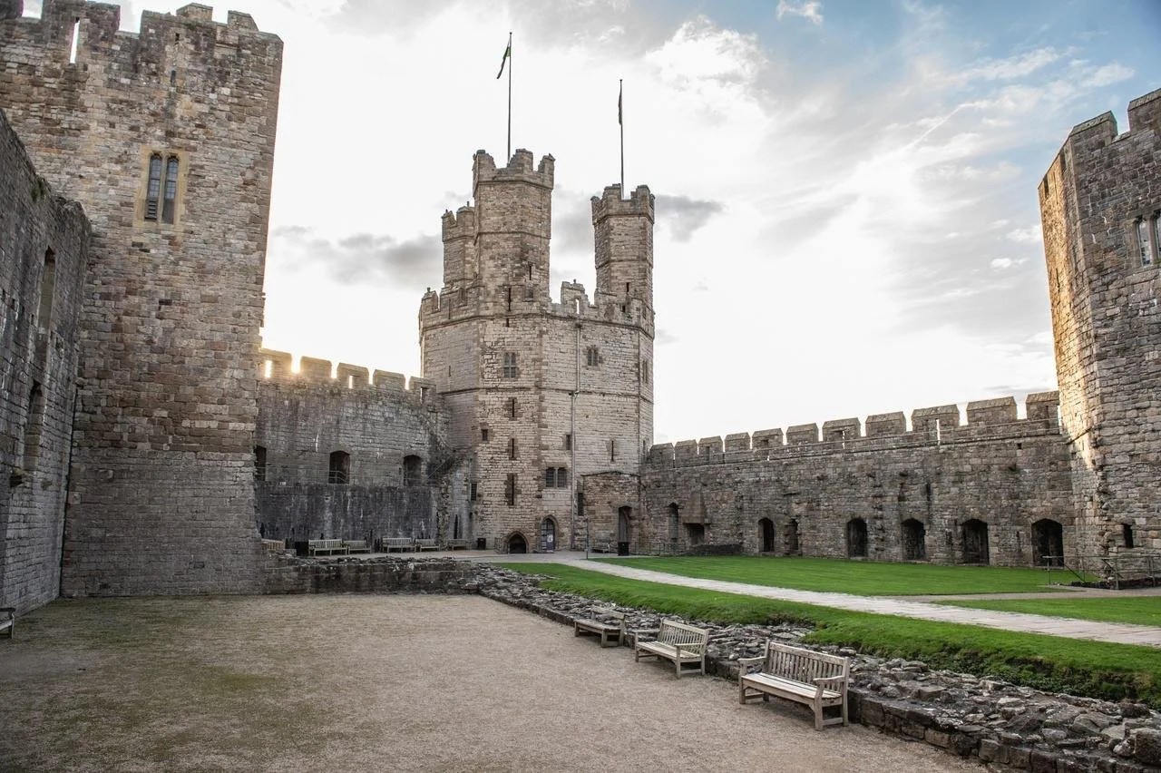 https://cadw.gov.wales/visit/places-to-visit/castell-caernarfon