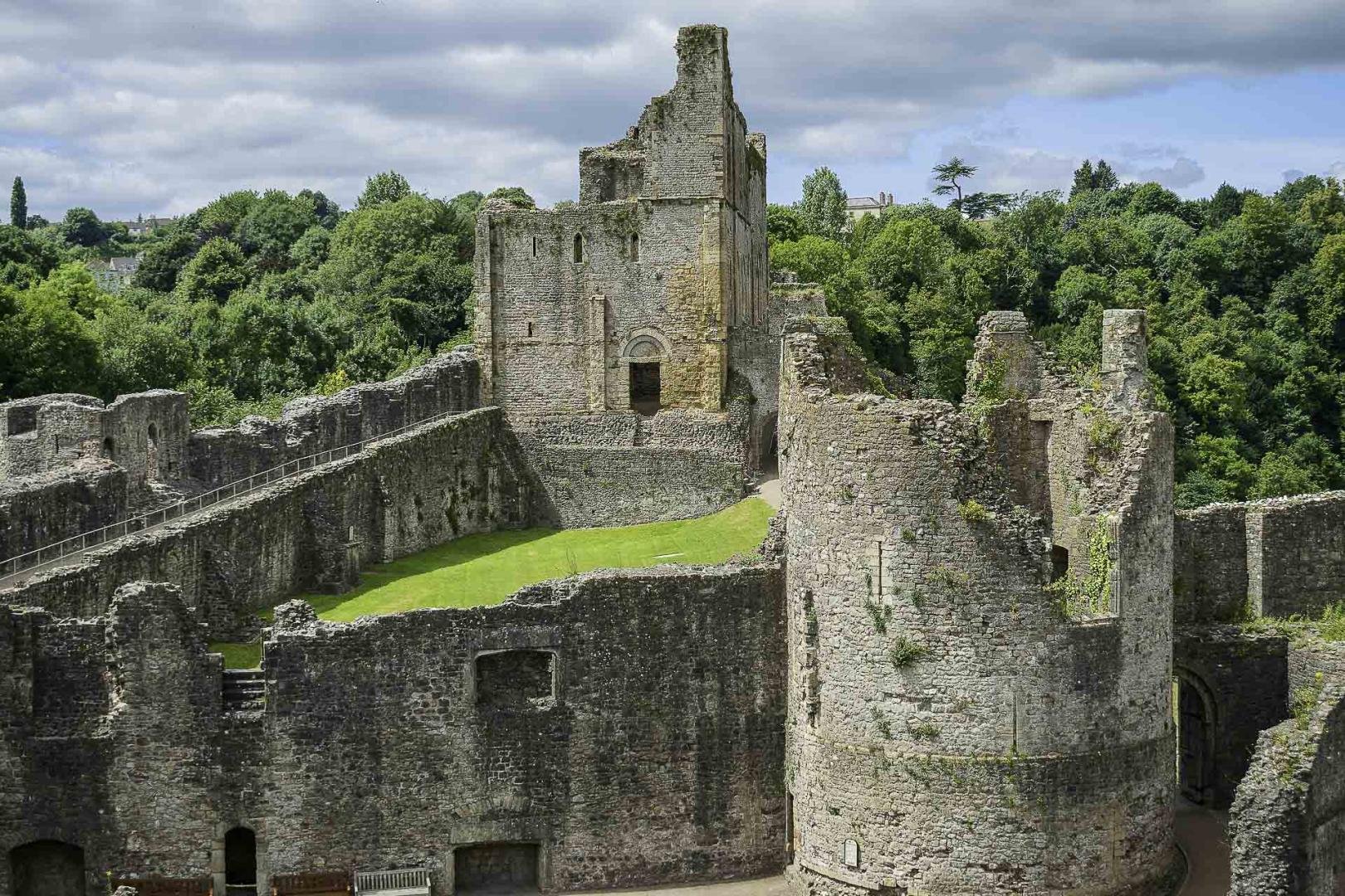 https://cadw.gov.wales/visit/places-to-visit/chepstow-castle