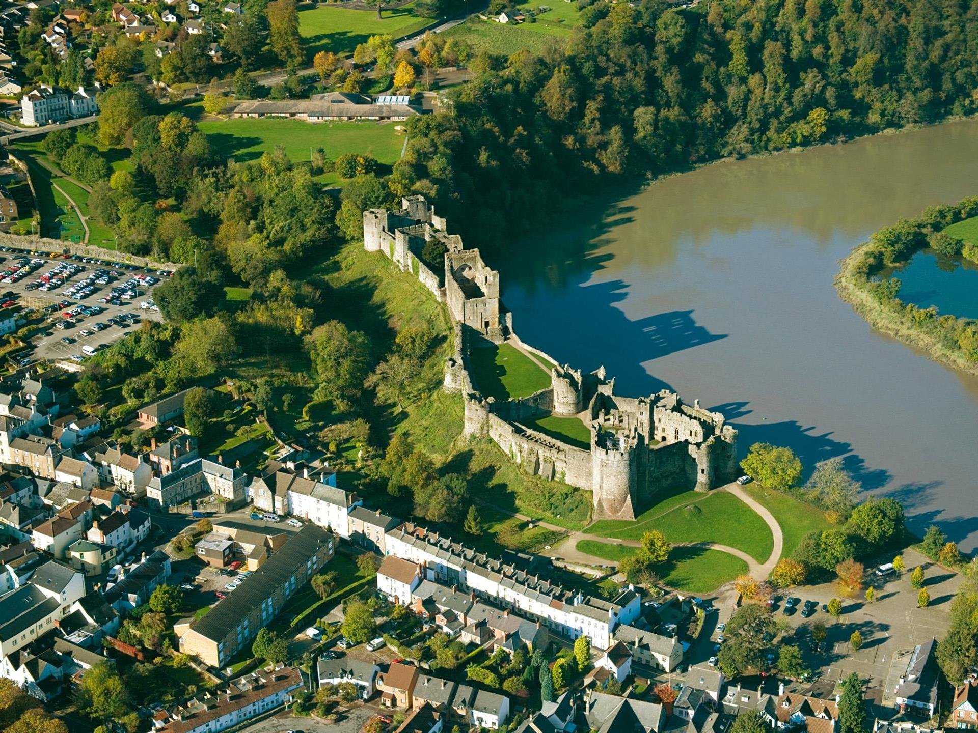 https://www.visitwales.com/attraction/castle/chepstow-castle-cadw-516062