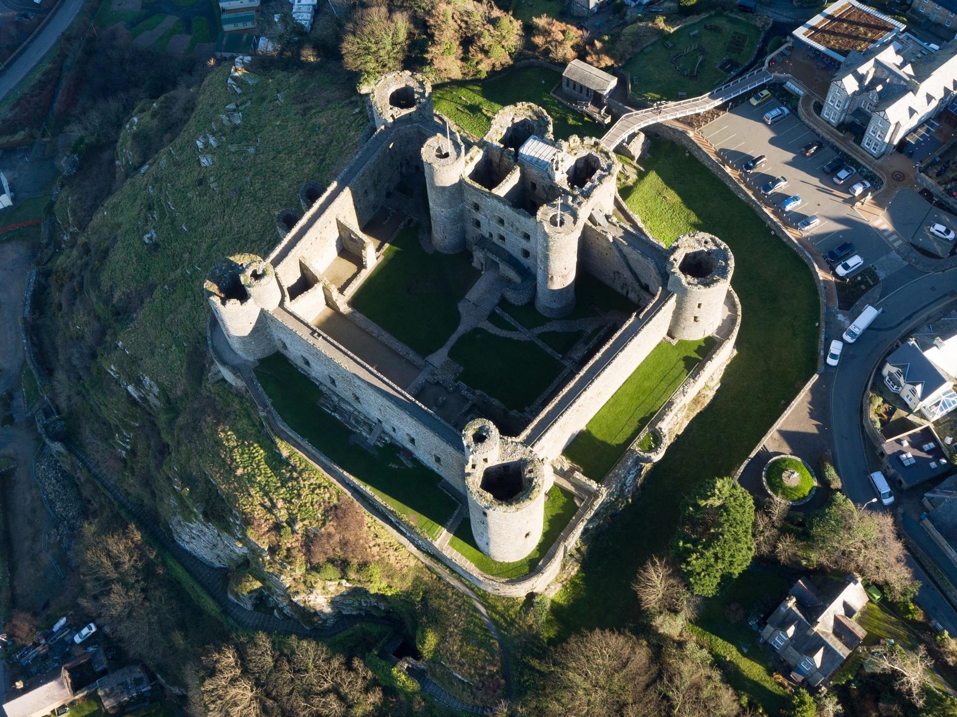 https://www.visitwales.com/attraction/castle/harlech-castle-cadw-1834662