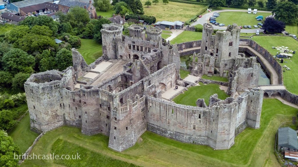 https://britishcastle.co.uk/raglan-castle/