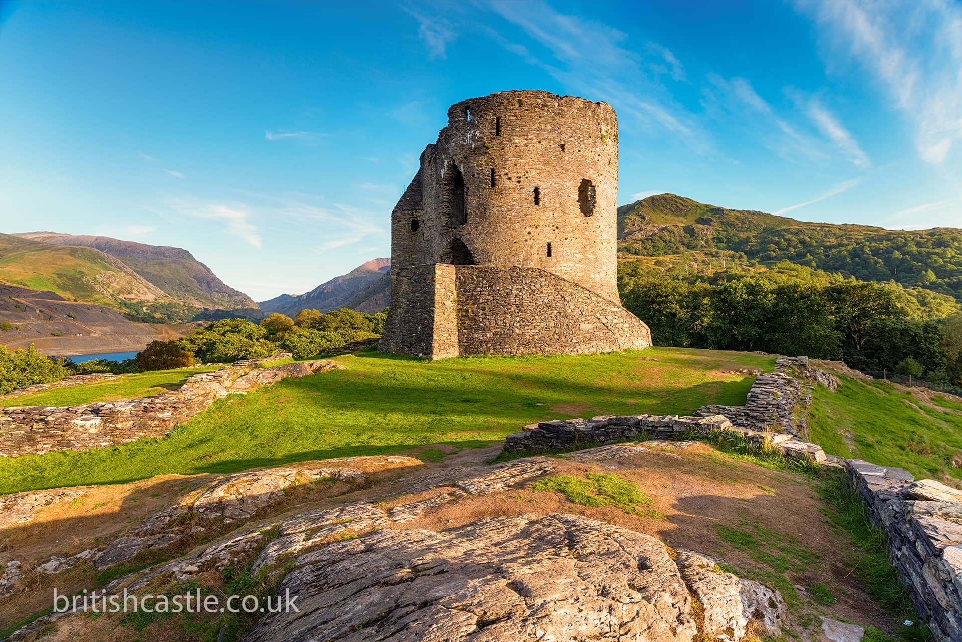 https://britishcastle.co.uk/dolbadarn-castle/