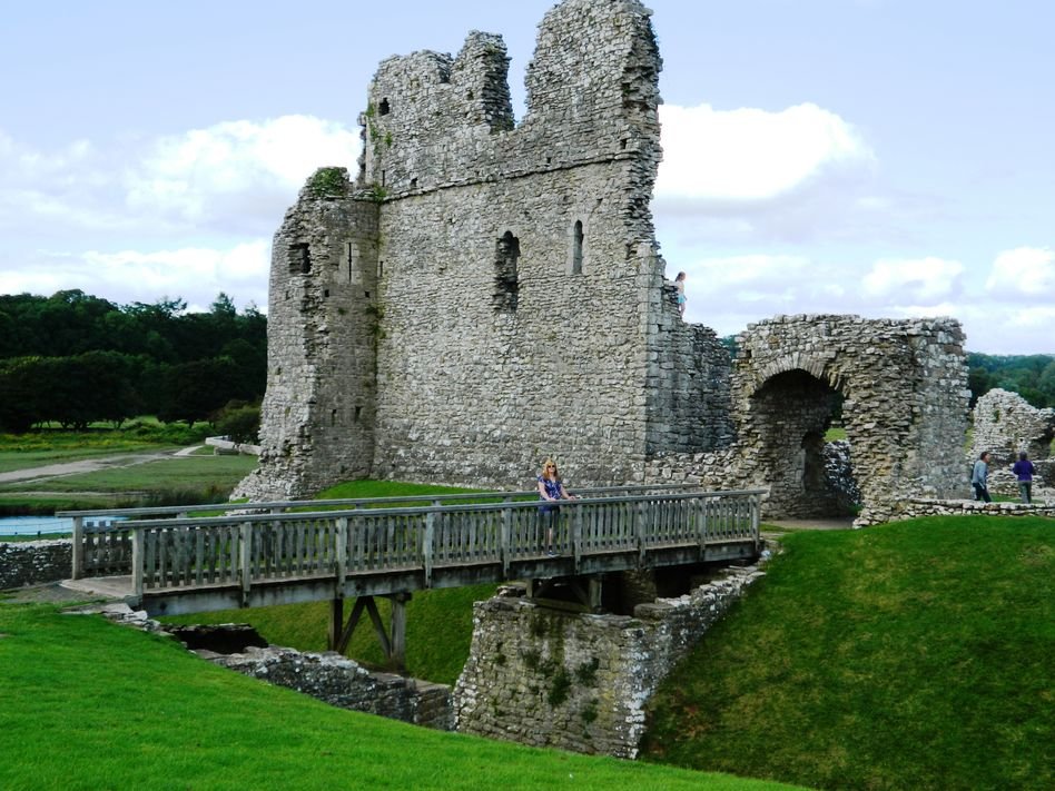 https://castle-finders.co.uk/Wales/ogmore%2520castle.html