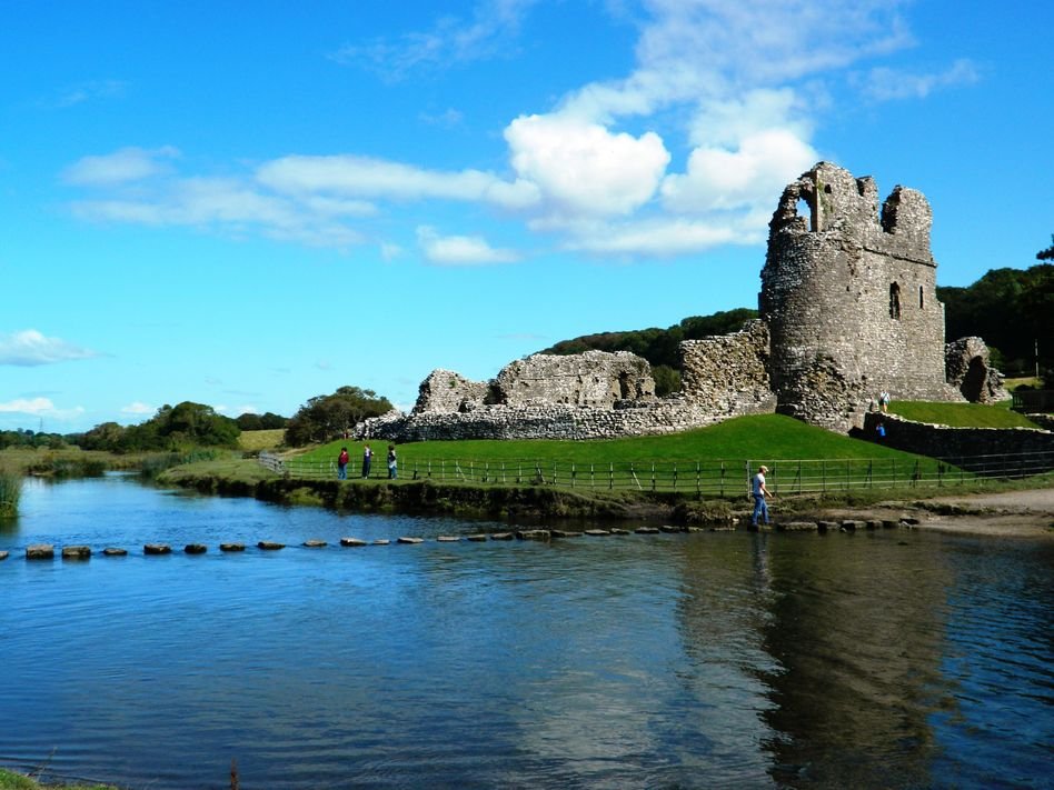https://castle-finders.co.uk/Wales/ogmore%2520castle.html