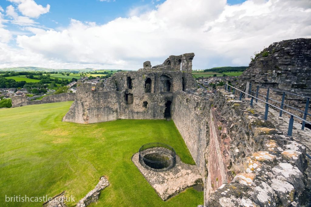https://britishcastle.co.uk/denbigh-castle/