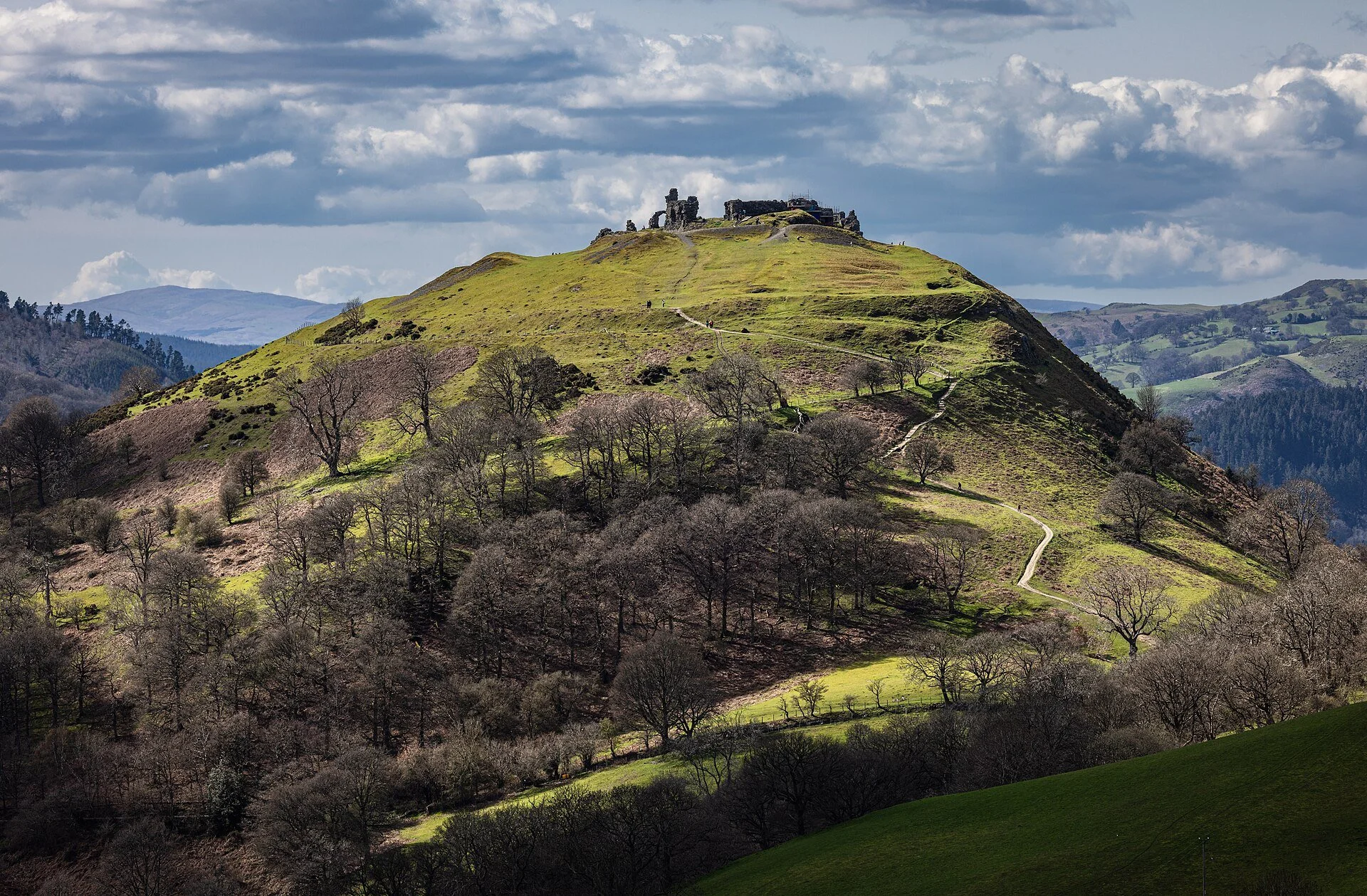 https://en.wikipedia.org/wiki/Castell_Dinas_Br%C3%A2n