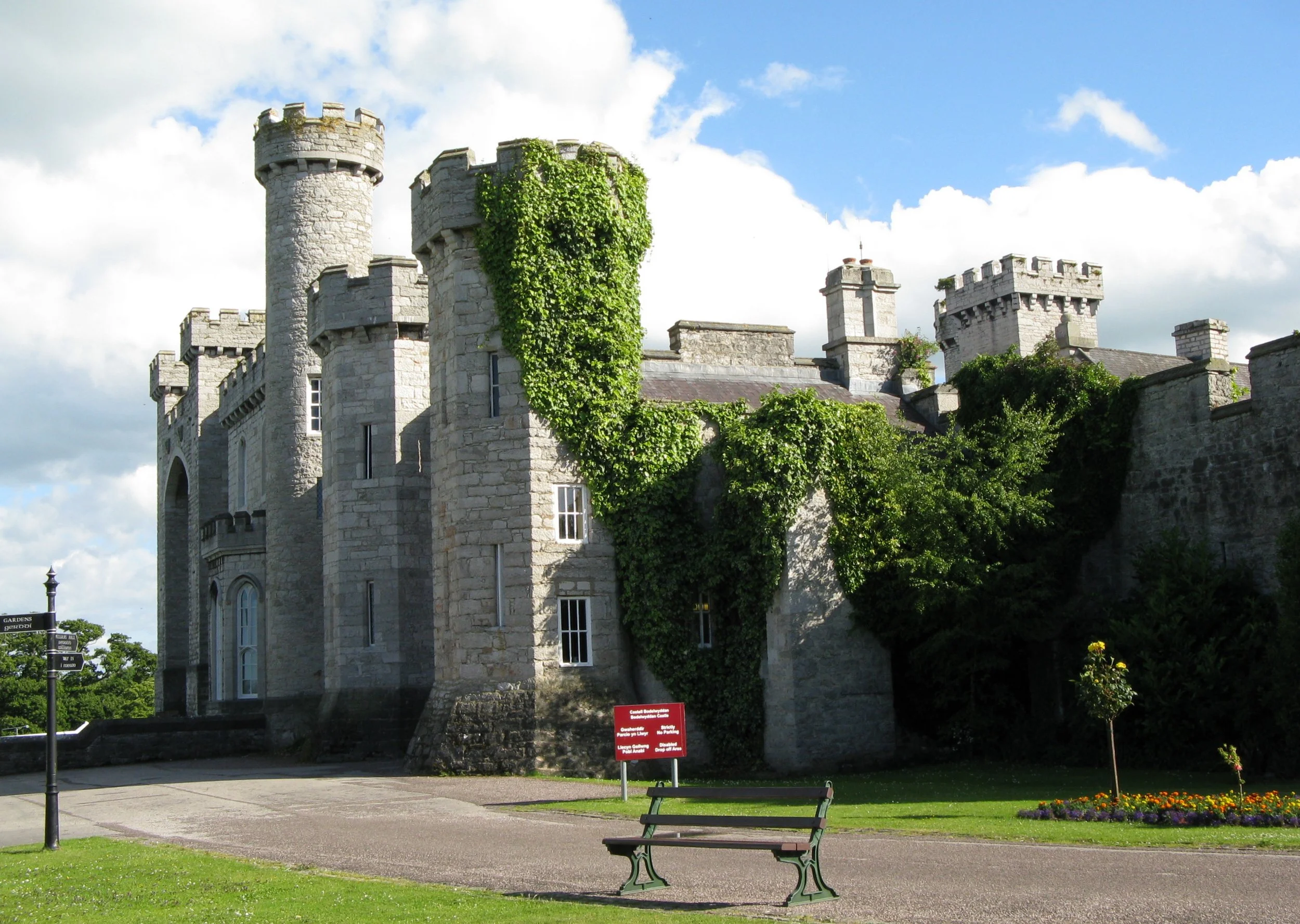 https://en.wikipedia.org/wiki/Bodelwyddan_Castle