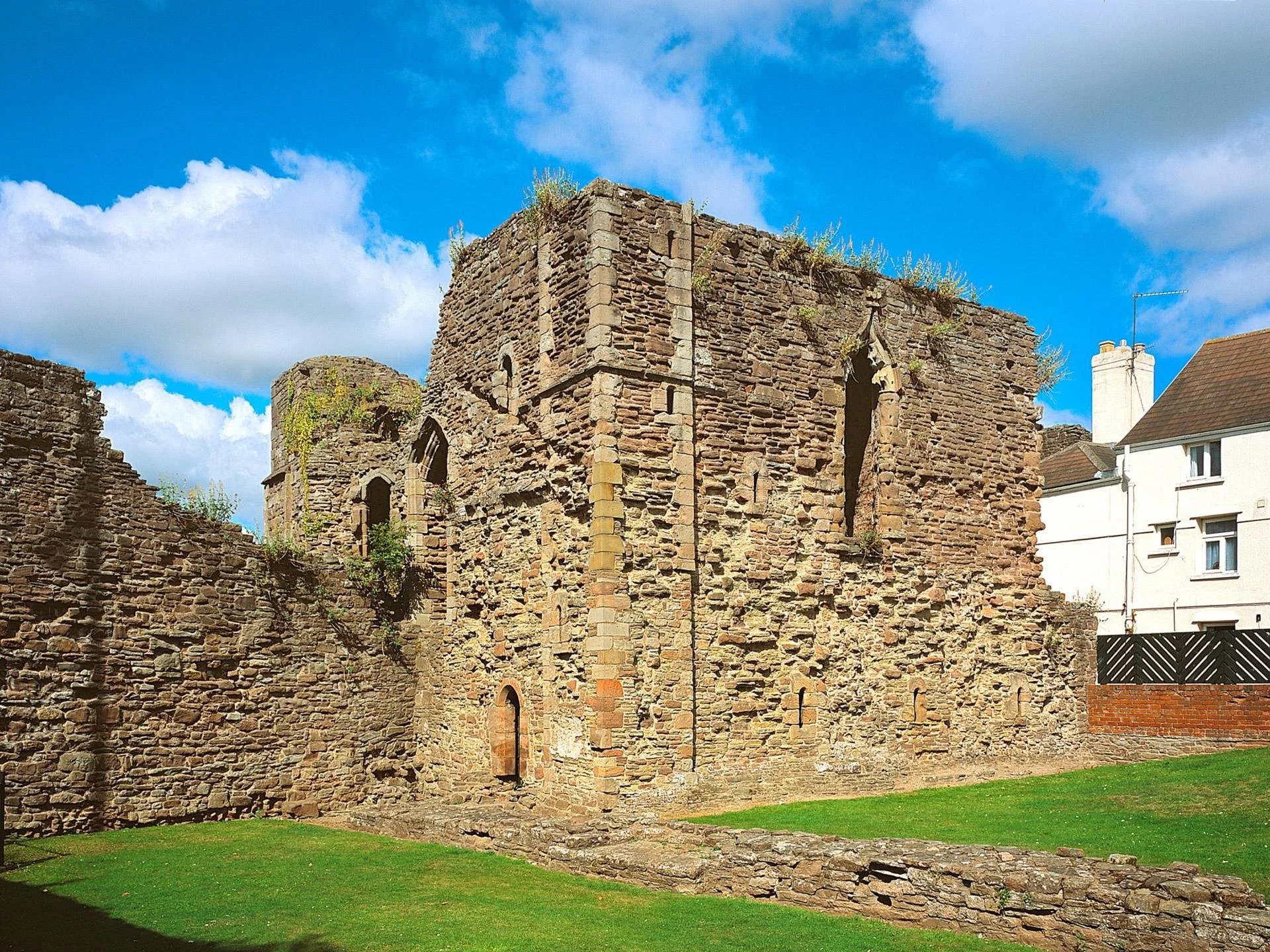 https://www.visitmonmouthshire.com/things-to-do/monmouth-castle-cadw-p1503151