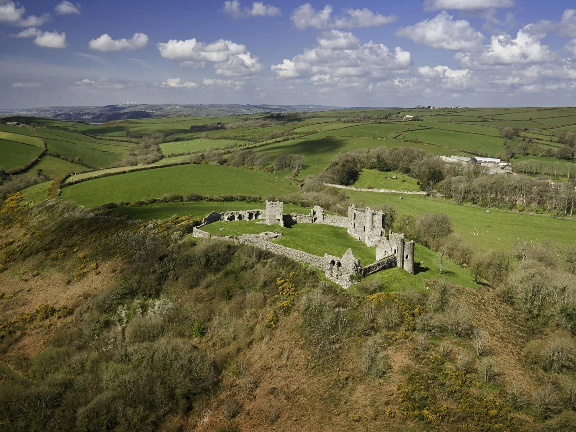 https://www.visitwales.com/attraction/castle/llansteffan-castle-cadw-1443734