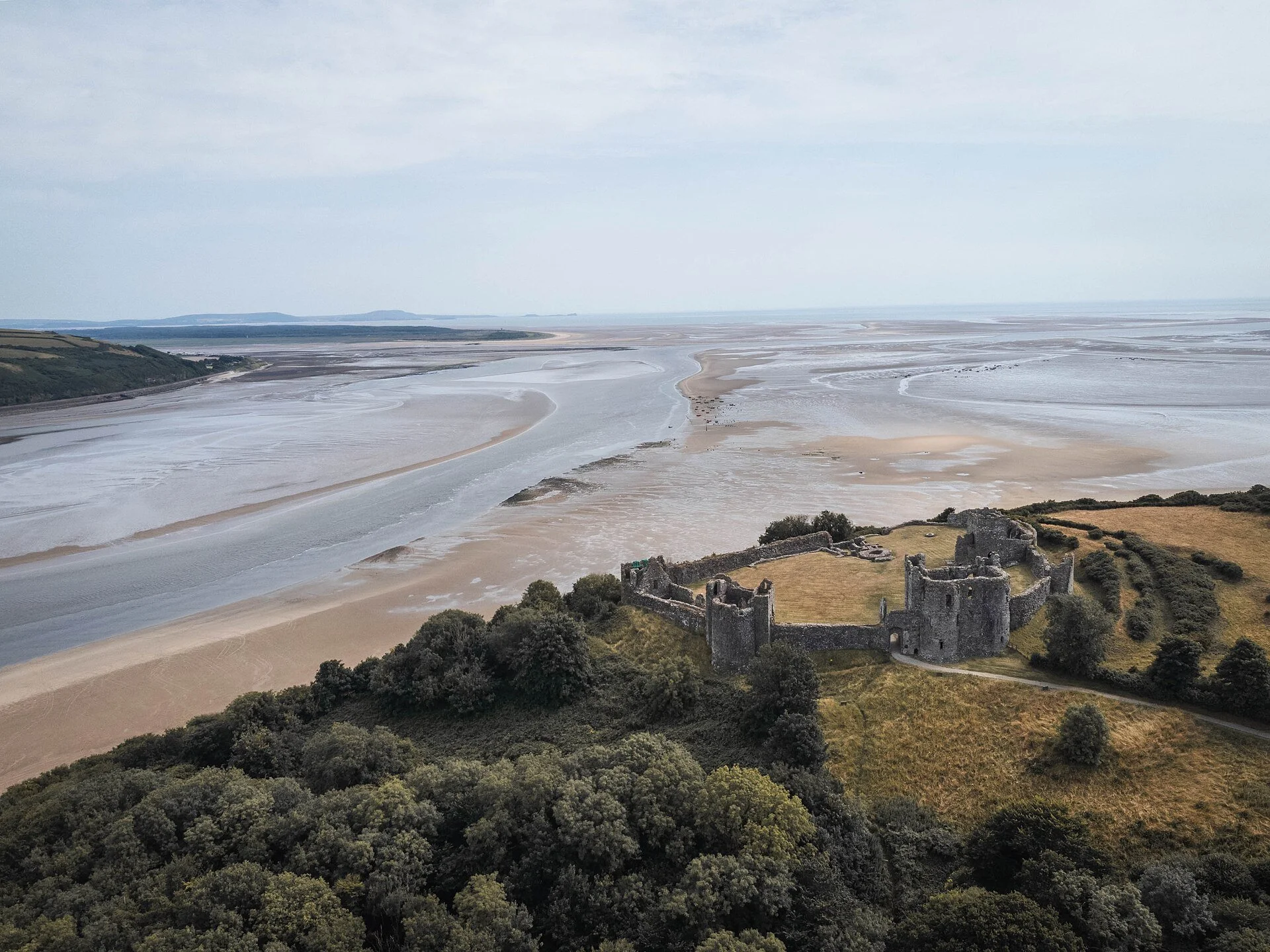 https://en.wikipedia.org/wiki/Llansteffan_Castle