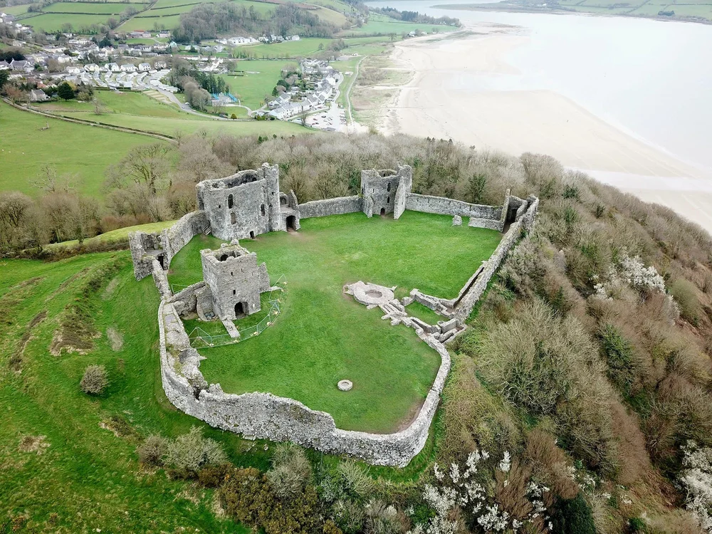   https://castle-finders.co.uk/Wales/llansteffan%2520castle.html  