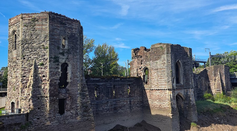 Newport Castle: Visiting Guide, Tips &amp; Tickets (2026)