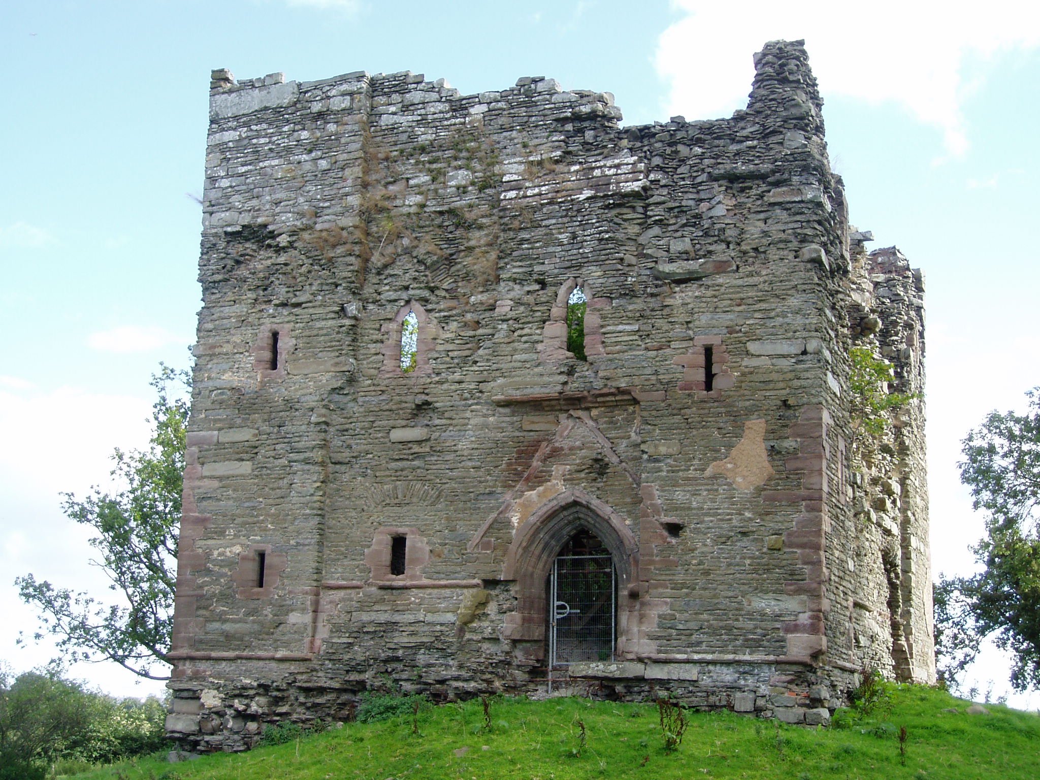   https://en.wikipedia.org/wiki/Hopton_Castle  
