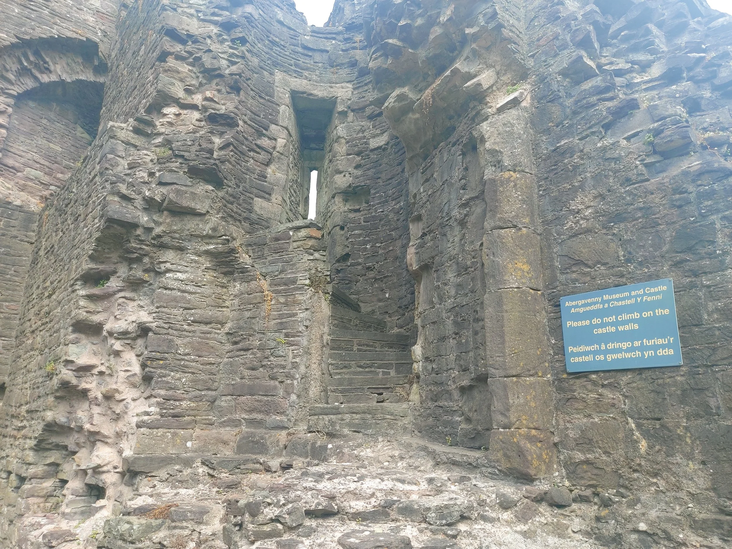 abergavenny-castle-the-welsh-castle-database-castle-crawl-cymru