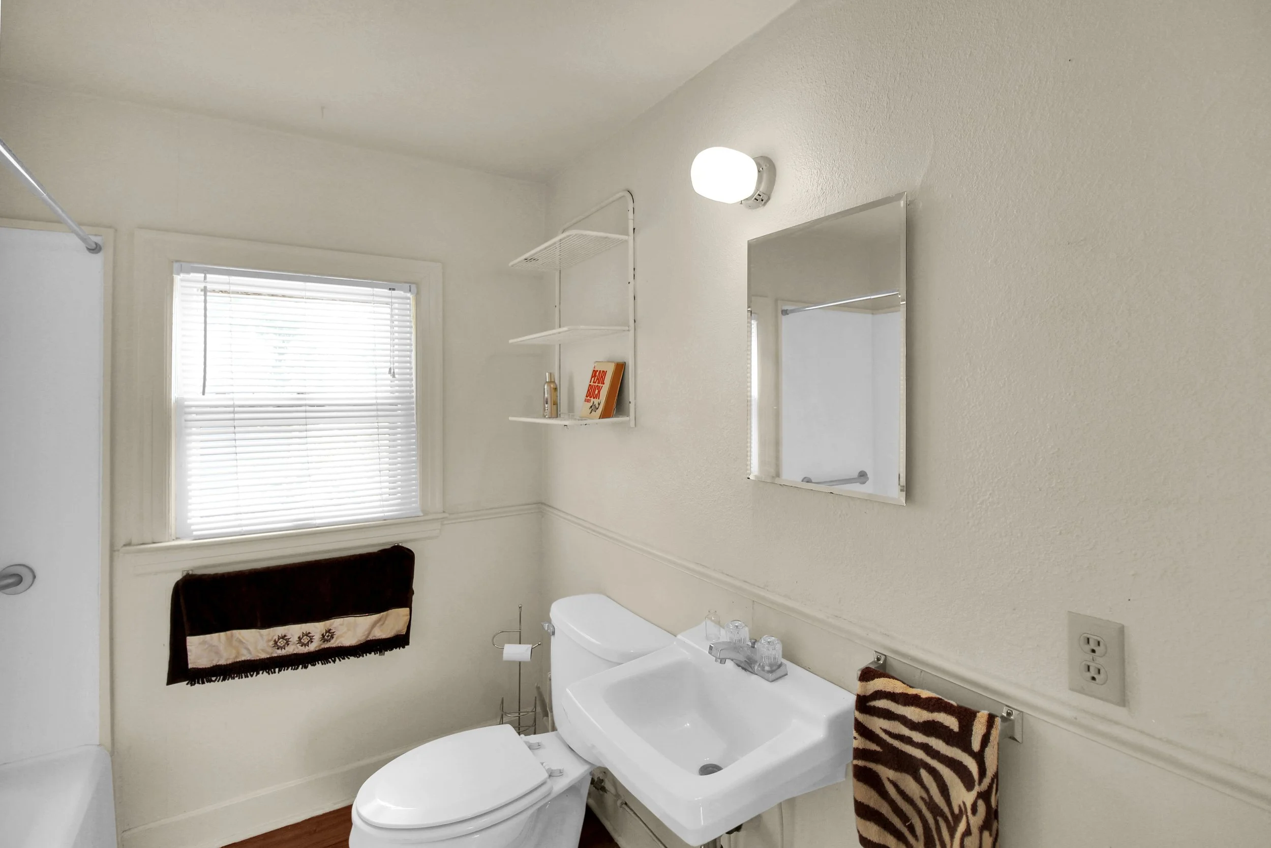 905 W 9th B2.jpg
